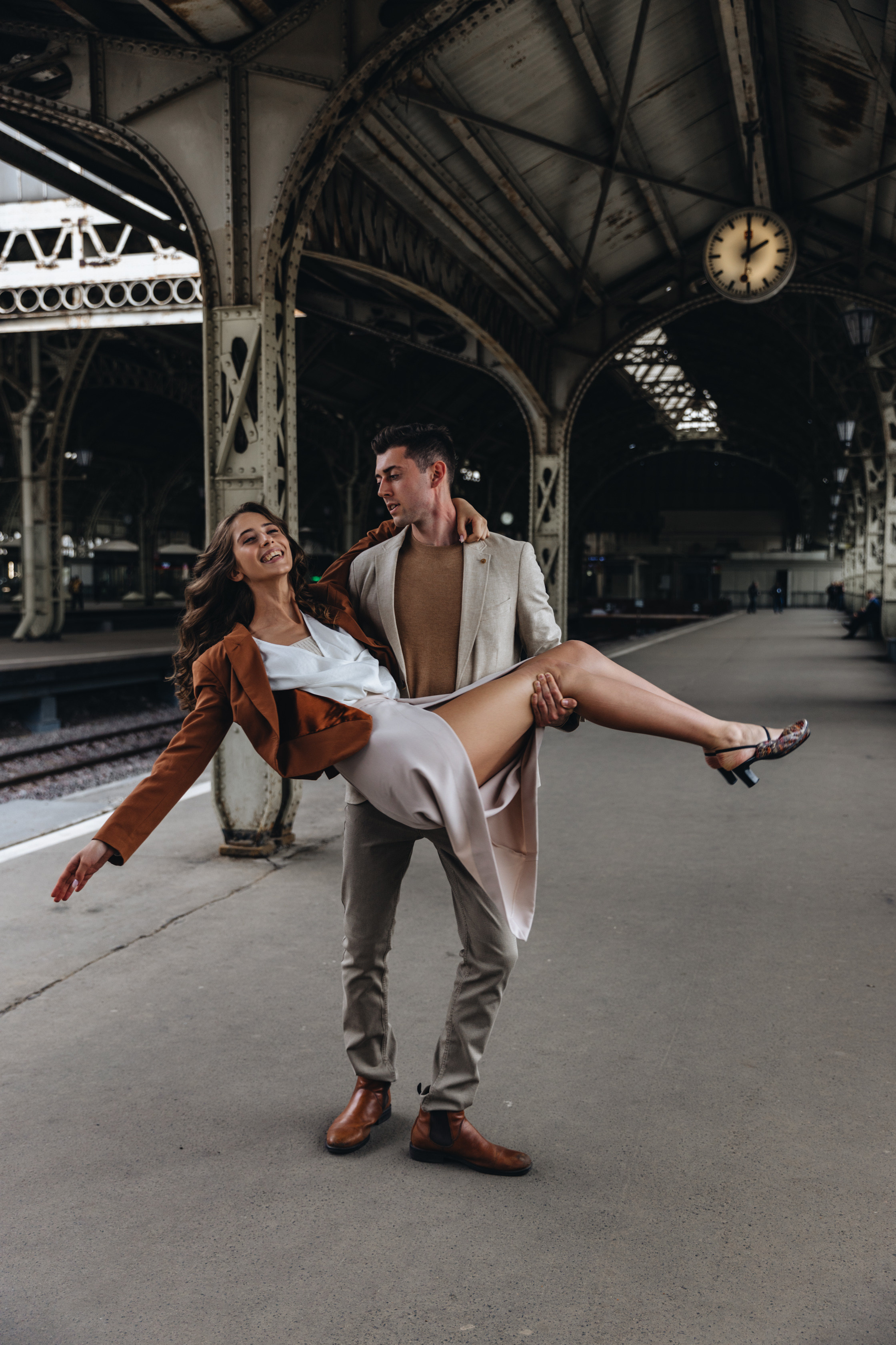 Лавстори на Витебском вокзале. Свадебный фотограф и видеограф — Сергей и Дарья