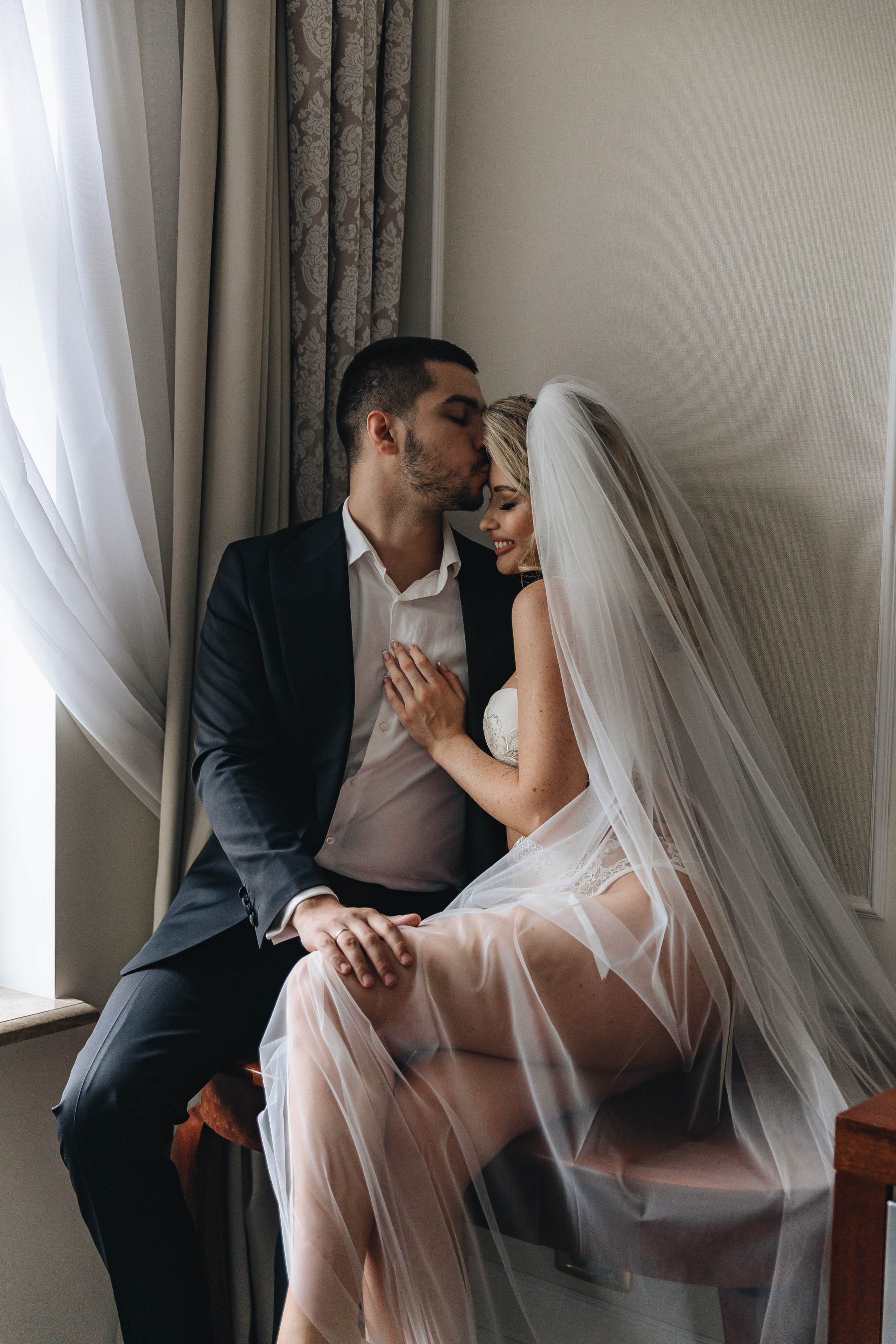 Свадебная фотосессия в отеле Tsar Palace. Свадебный фотограф и видеограф — Сергей и Дарья