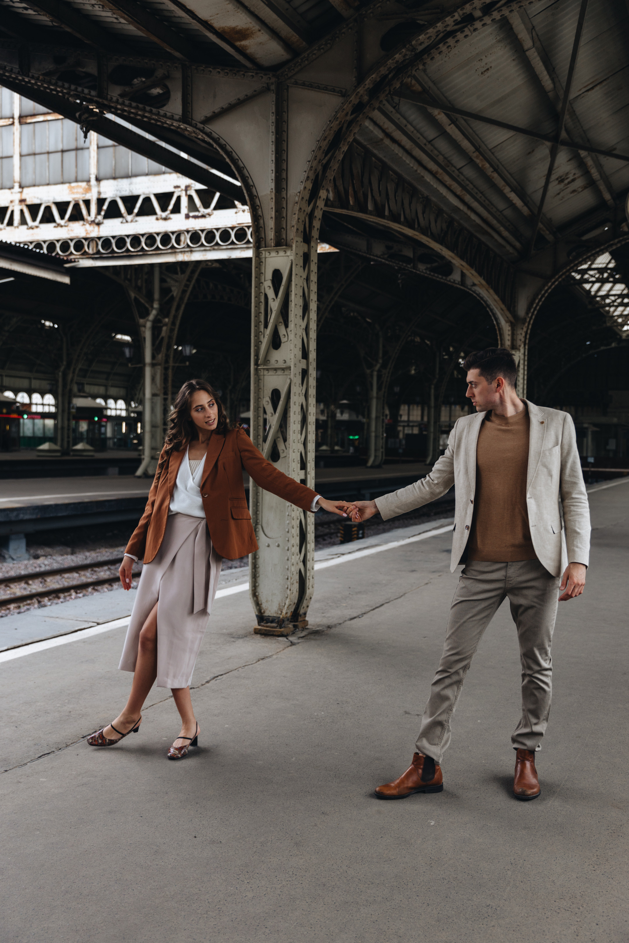 Лавстори на Витебском вокзале. Свадебный фотограф и видеограф — Сергей и Дарья