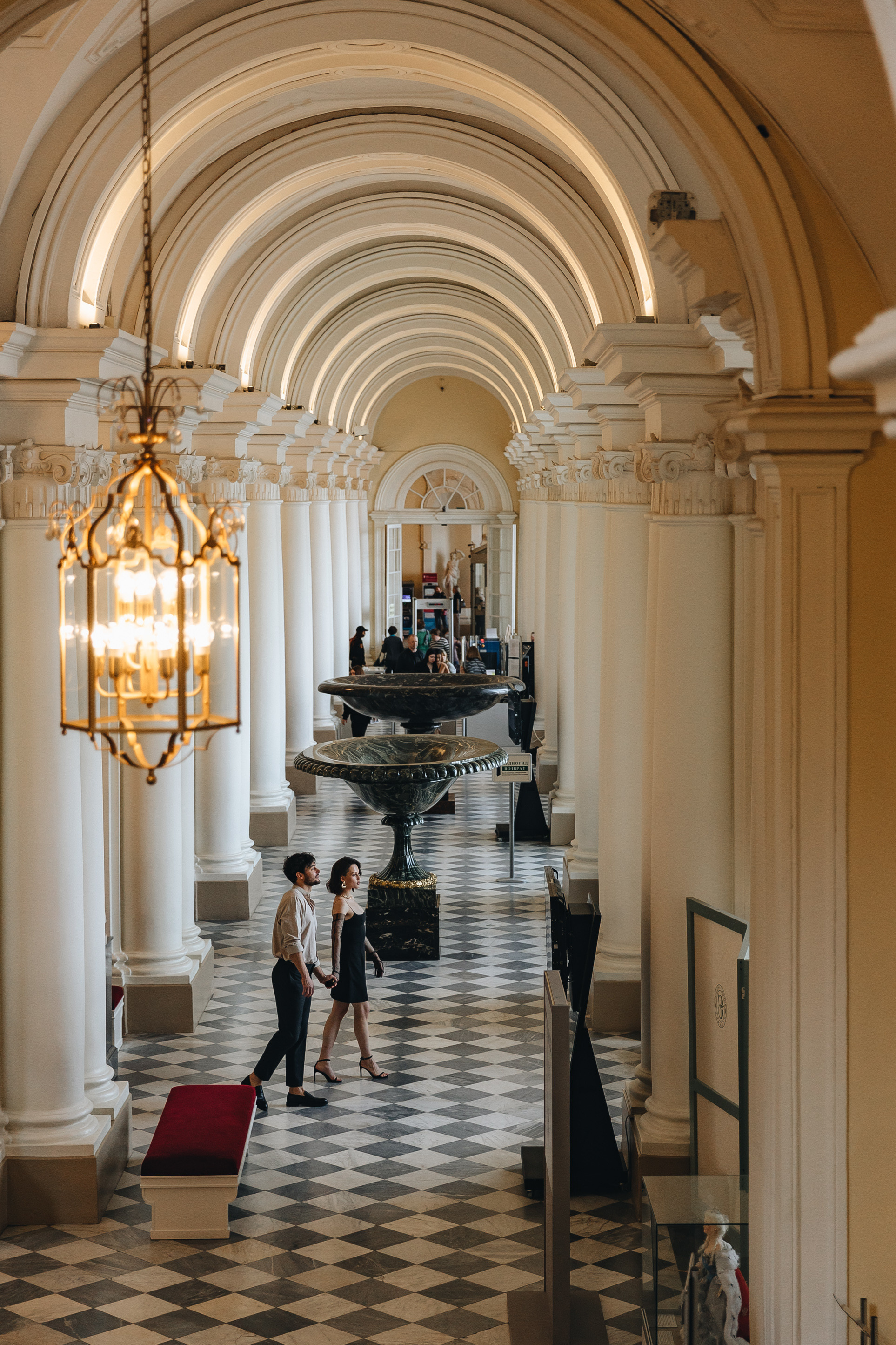 Лав стори в Эрмитаже. Свадьба. Свадебный фотограф. Свадебный фотограф и видеограф — Сергей и Дарья
