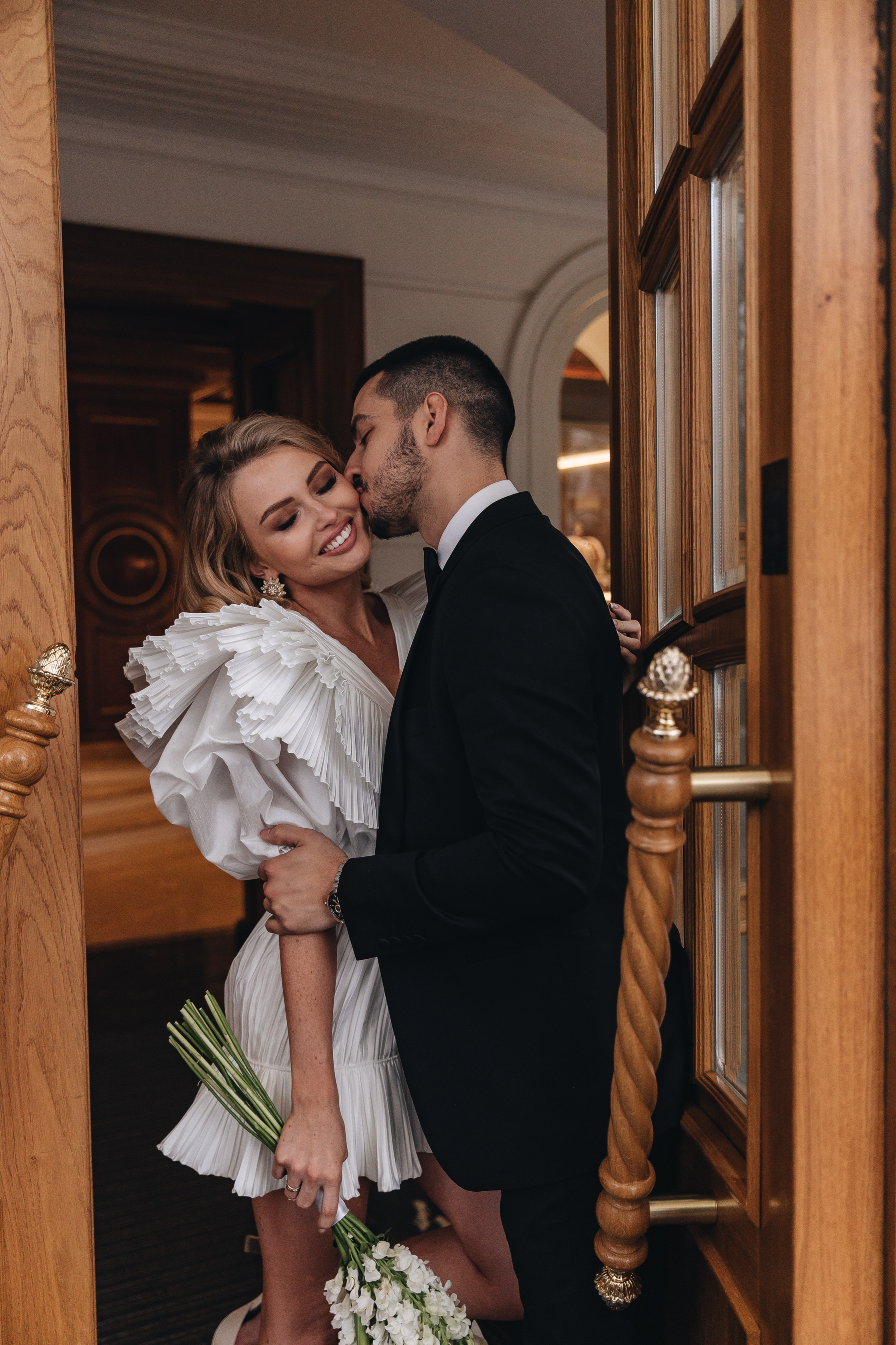 Свадебная фотосессия в отеле Tsar Palace. Свадебный фотограф и видеограф — Сергей и Дарья