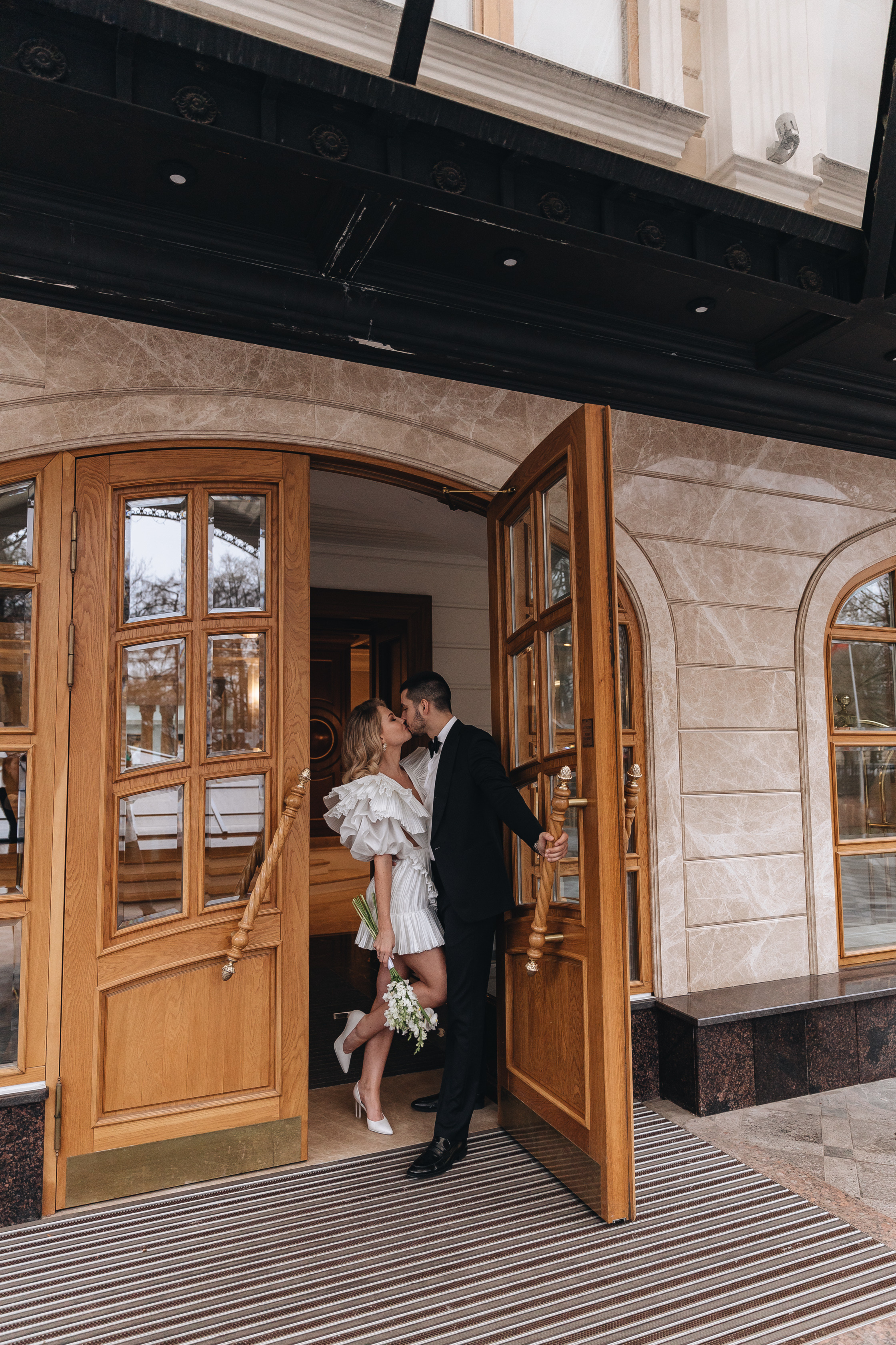 Свадебная фотосессия в отеле Tsar Palace. Свадебный фотограф и видеограф — Сергей и Дарья