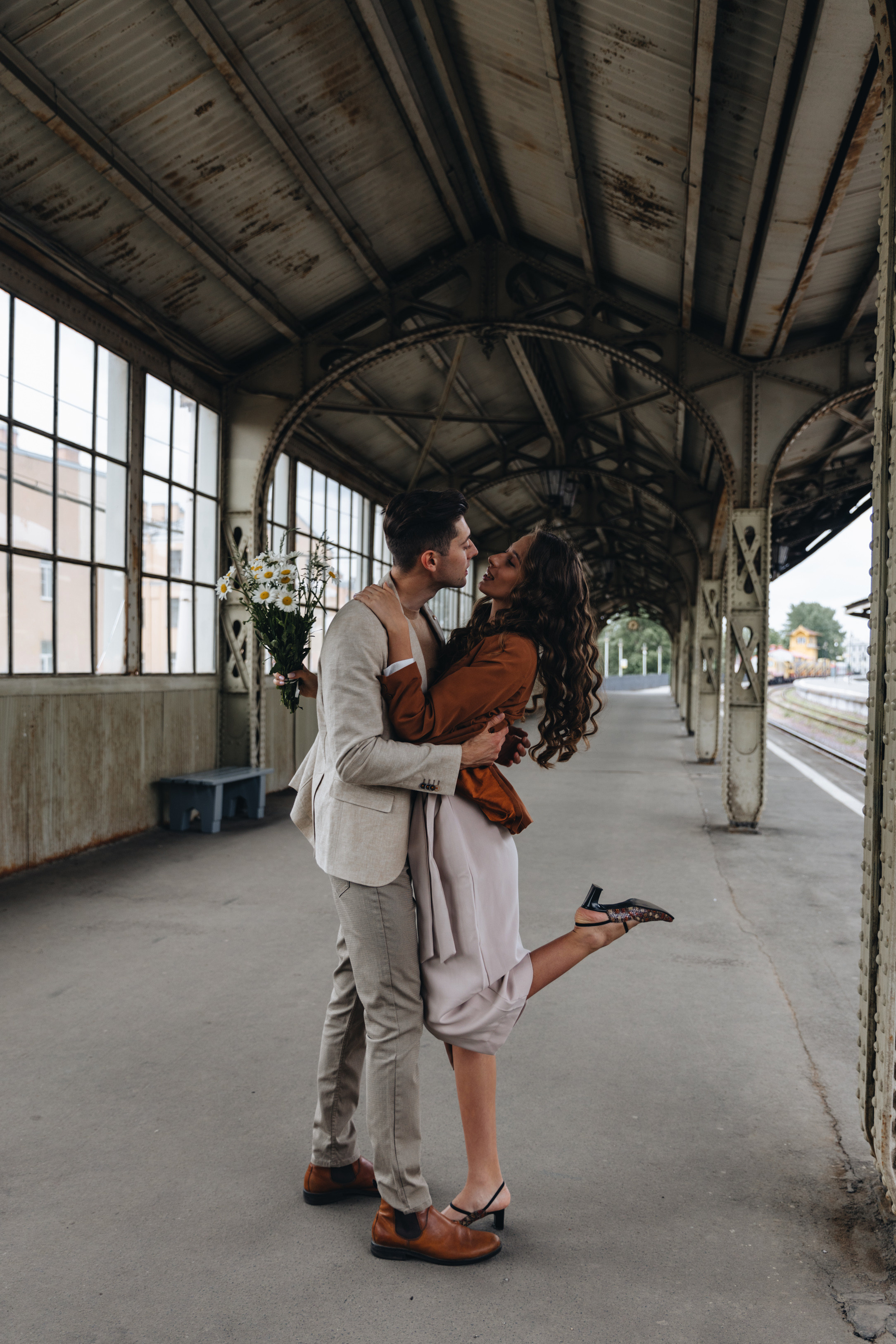 Лавстори на Витебском вокзале. Свадебный фотограф и видеограф — Сергей и Дарья