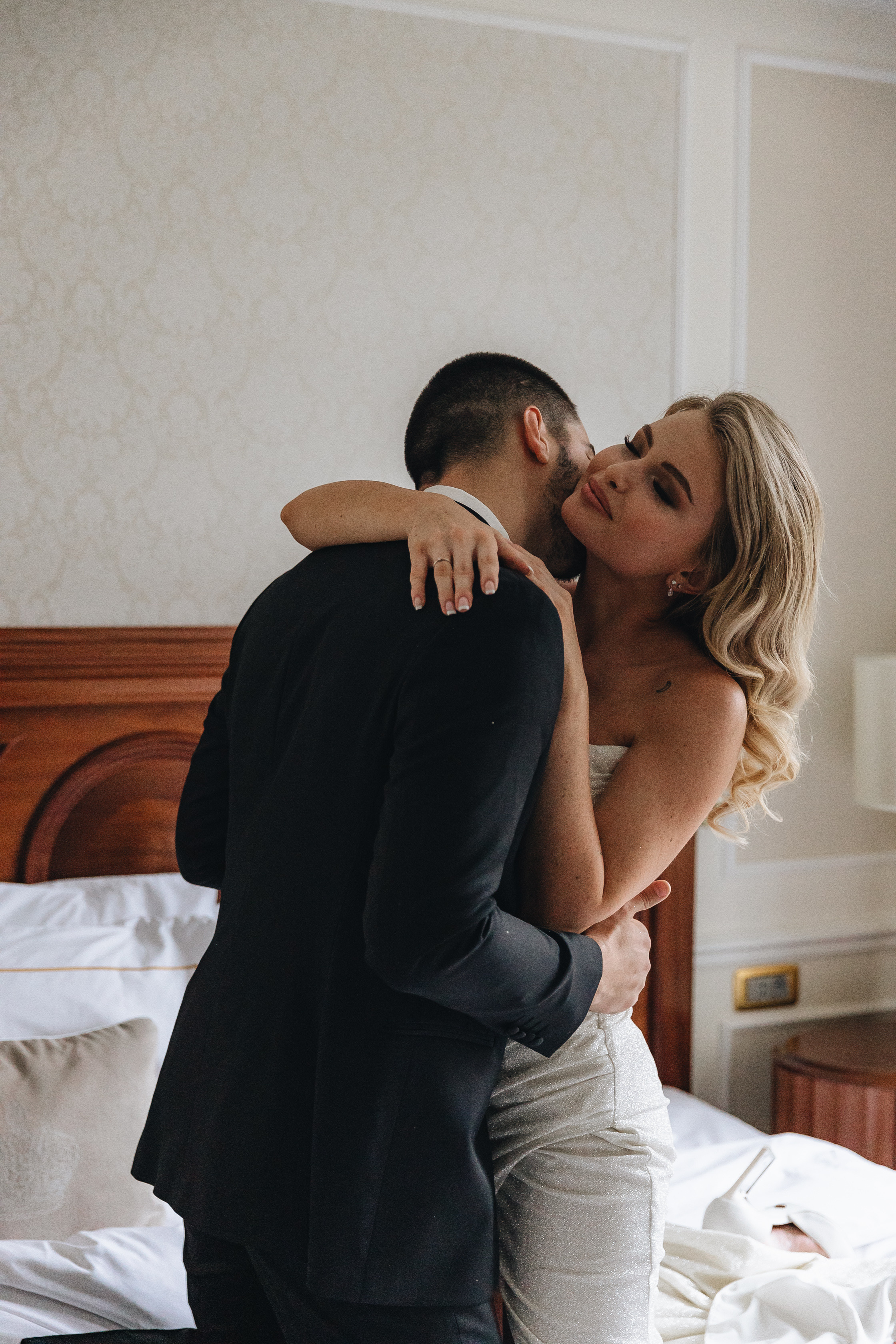 Свадебная фотосессия в отеле Tsar Palace. Свадебный фотограф и видеограф — Сергей и Дарья