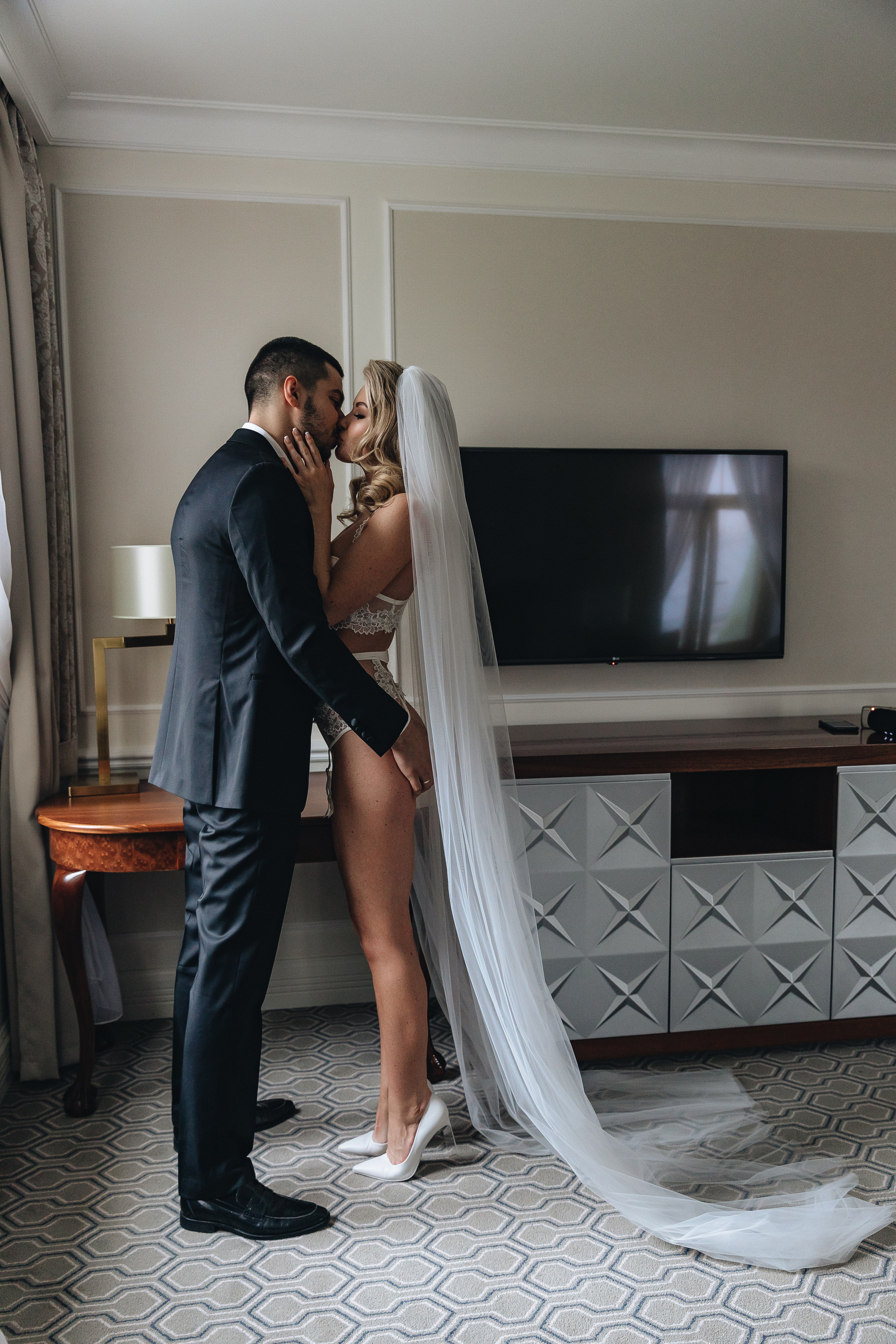 Свадебная фотосессия в отеле Tsar Palace. Свадебный фотограф и видеограф — Сергей и Дарья