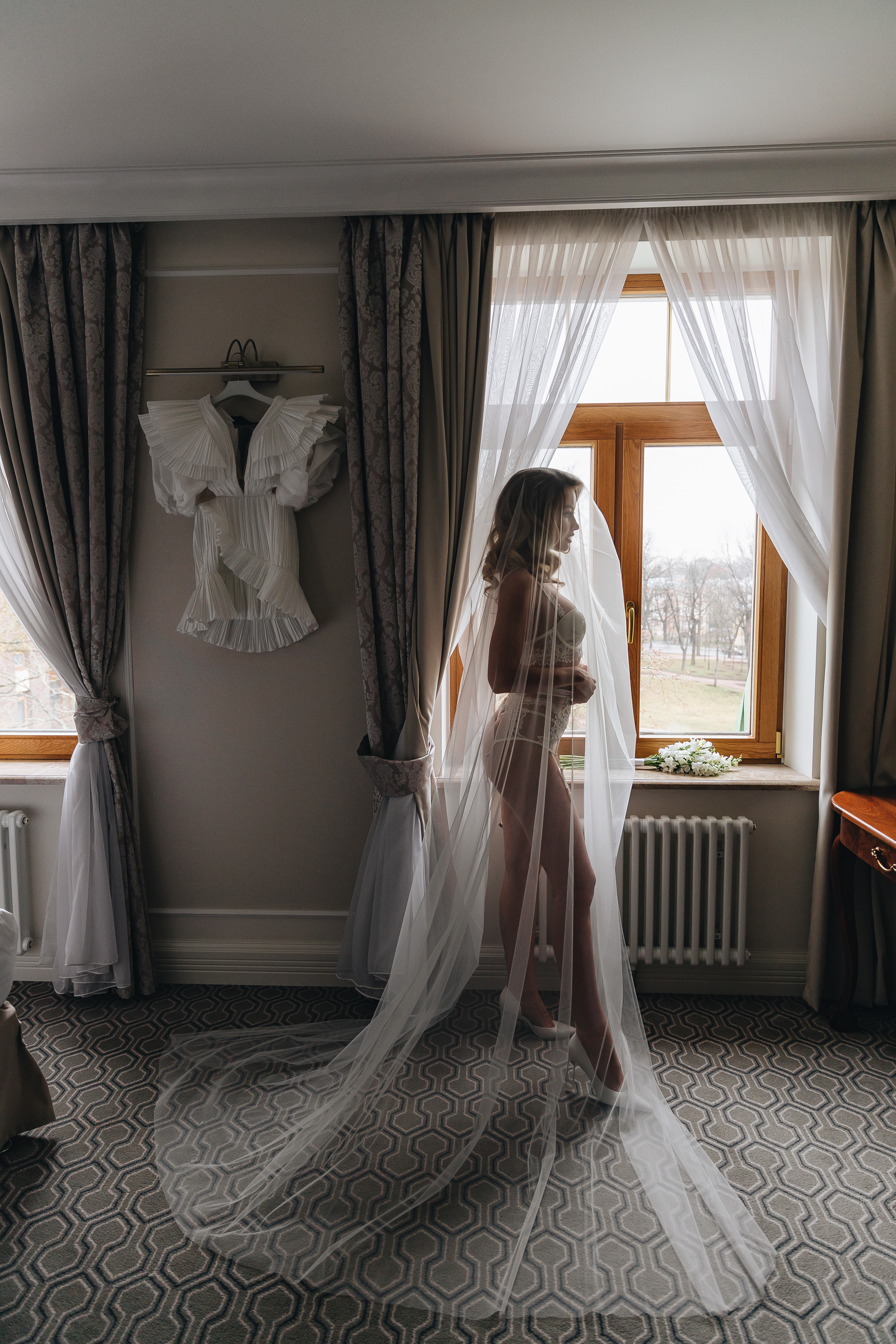 Свадебная фотосессия в отеле Tsar Palace. Свадебный фотограф и видеограф — Сергей и Дарья