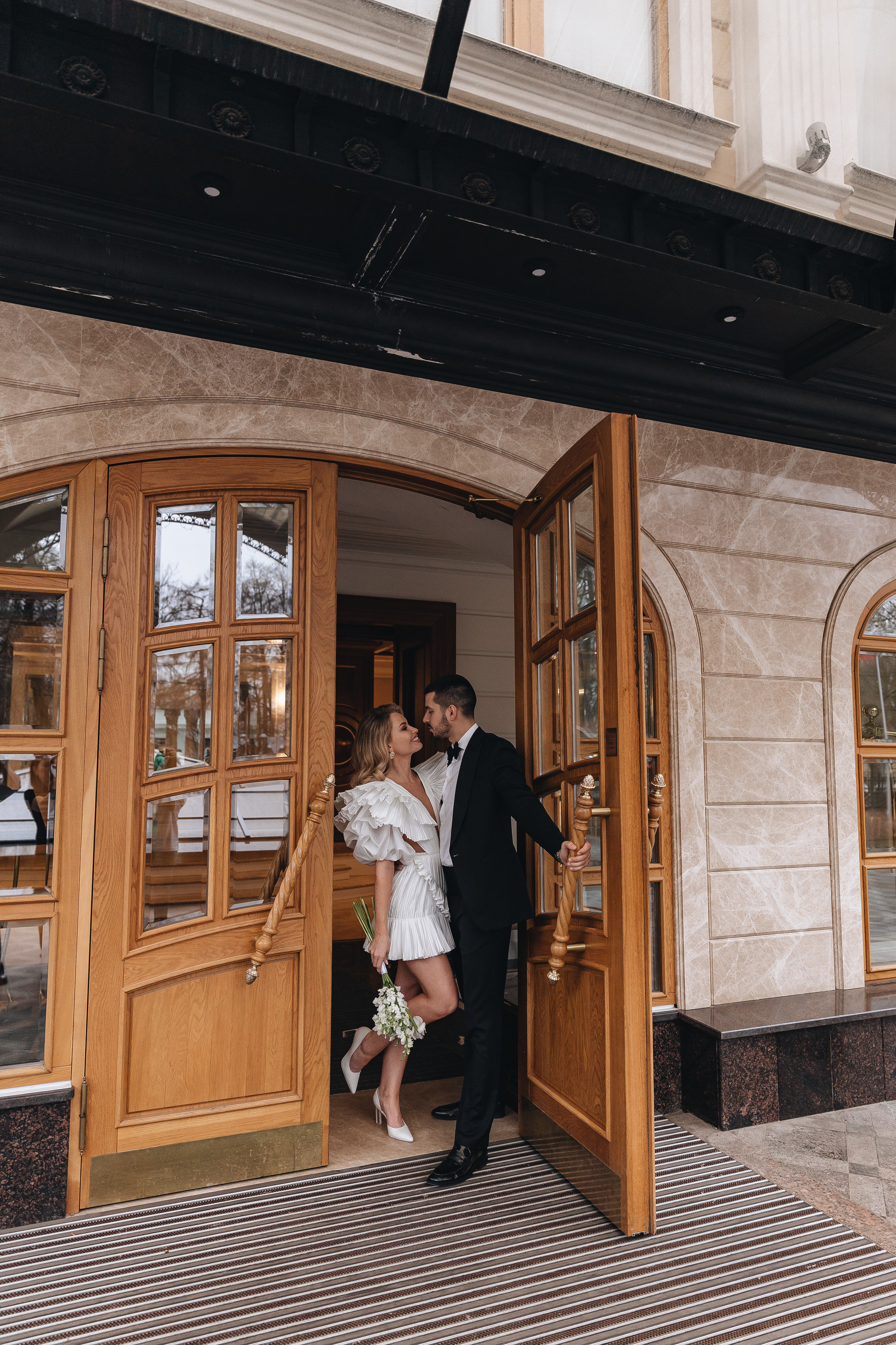 Свадебная фотосессия в отеле Tsar Palace. Свадебный фотограф и видеограф — Сергей и Дарья