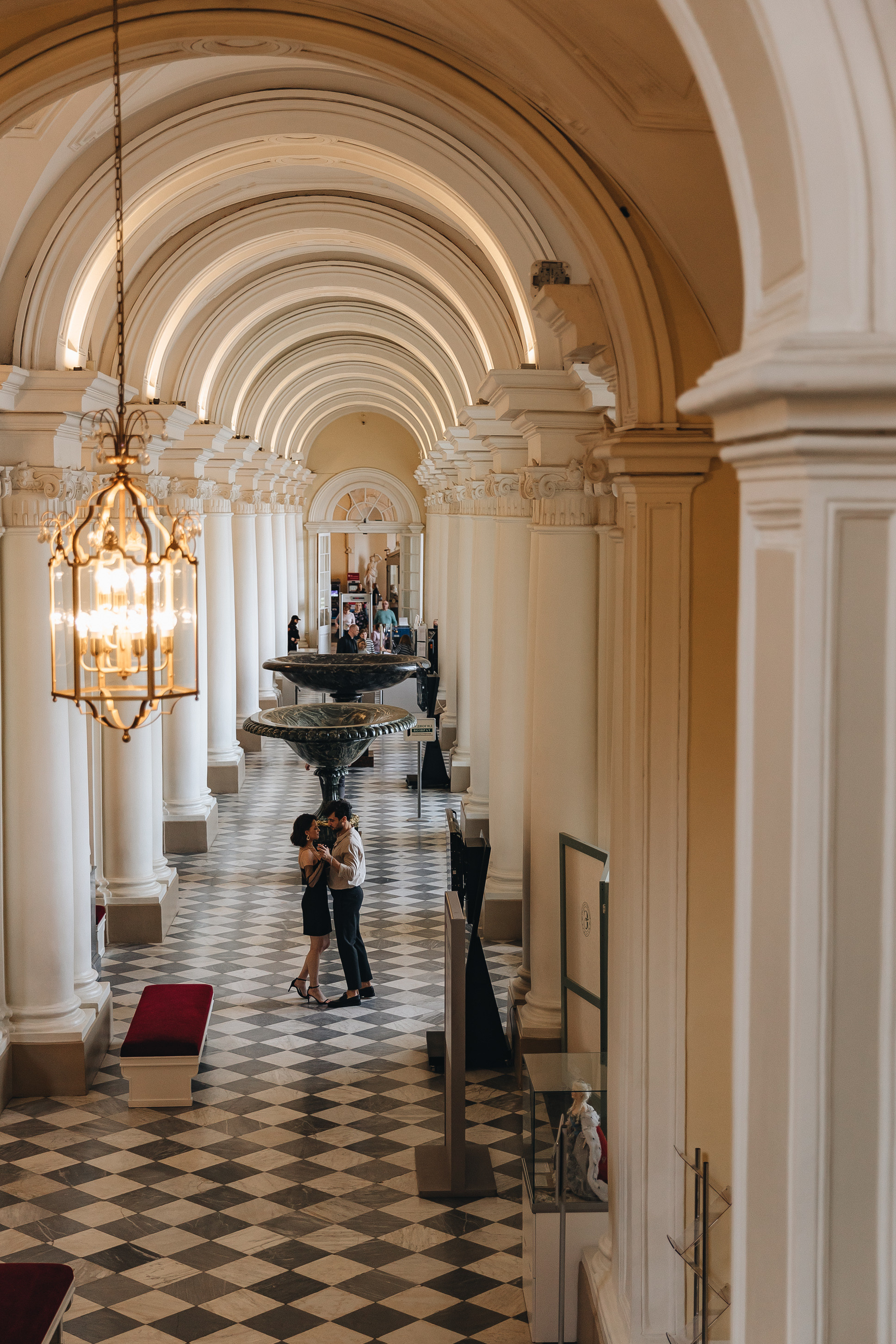 Лав стори в Эрмитаже. Свадьба. Свадебный фотограф. Свадебный фотограф и видеограф — Сергей и Дарья