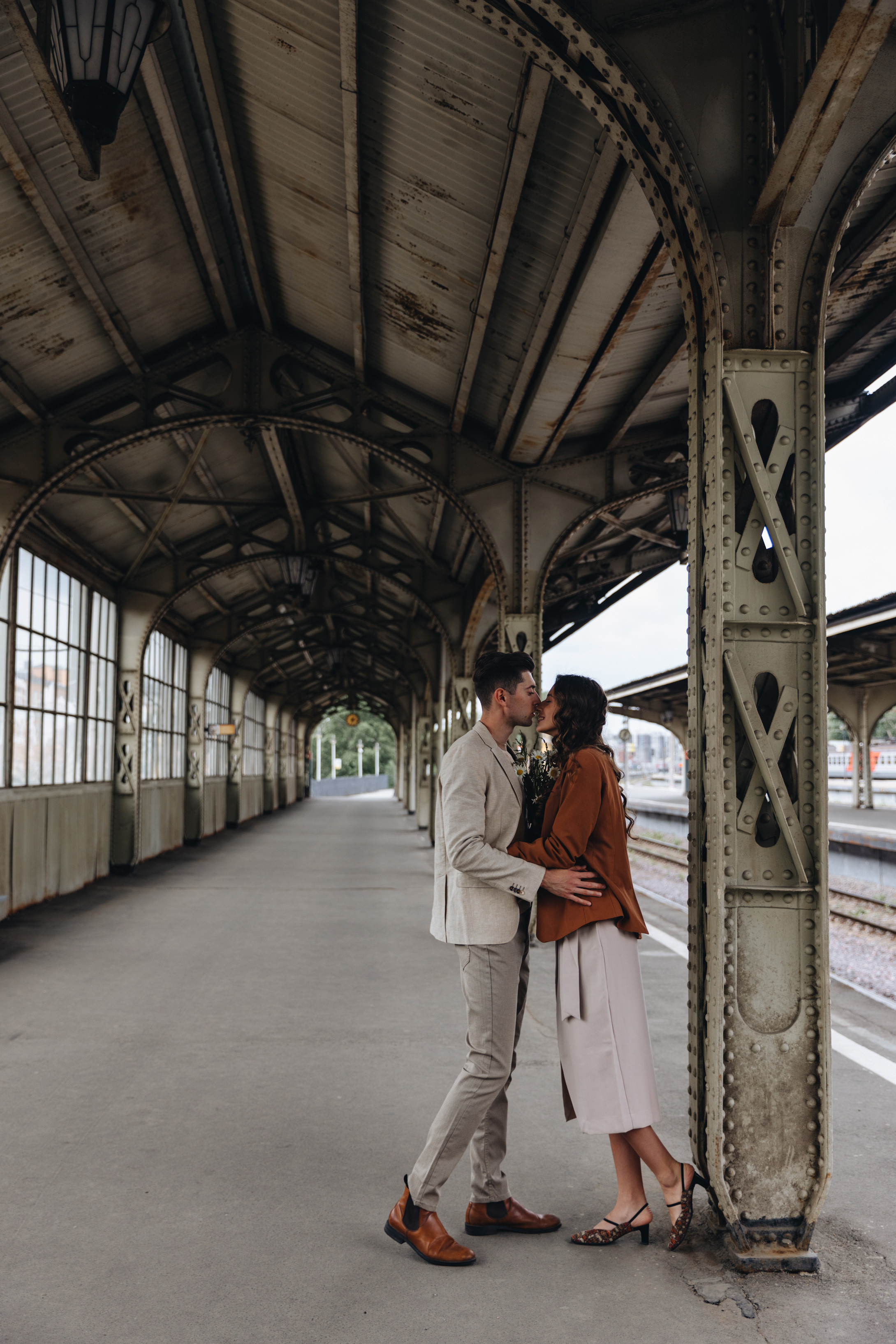 Лавстори на Витебском вокзале. Свадебный фотограф и видеограф — Сергей и Дарья
