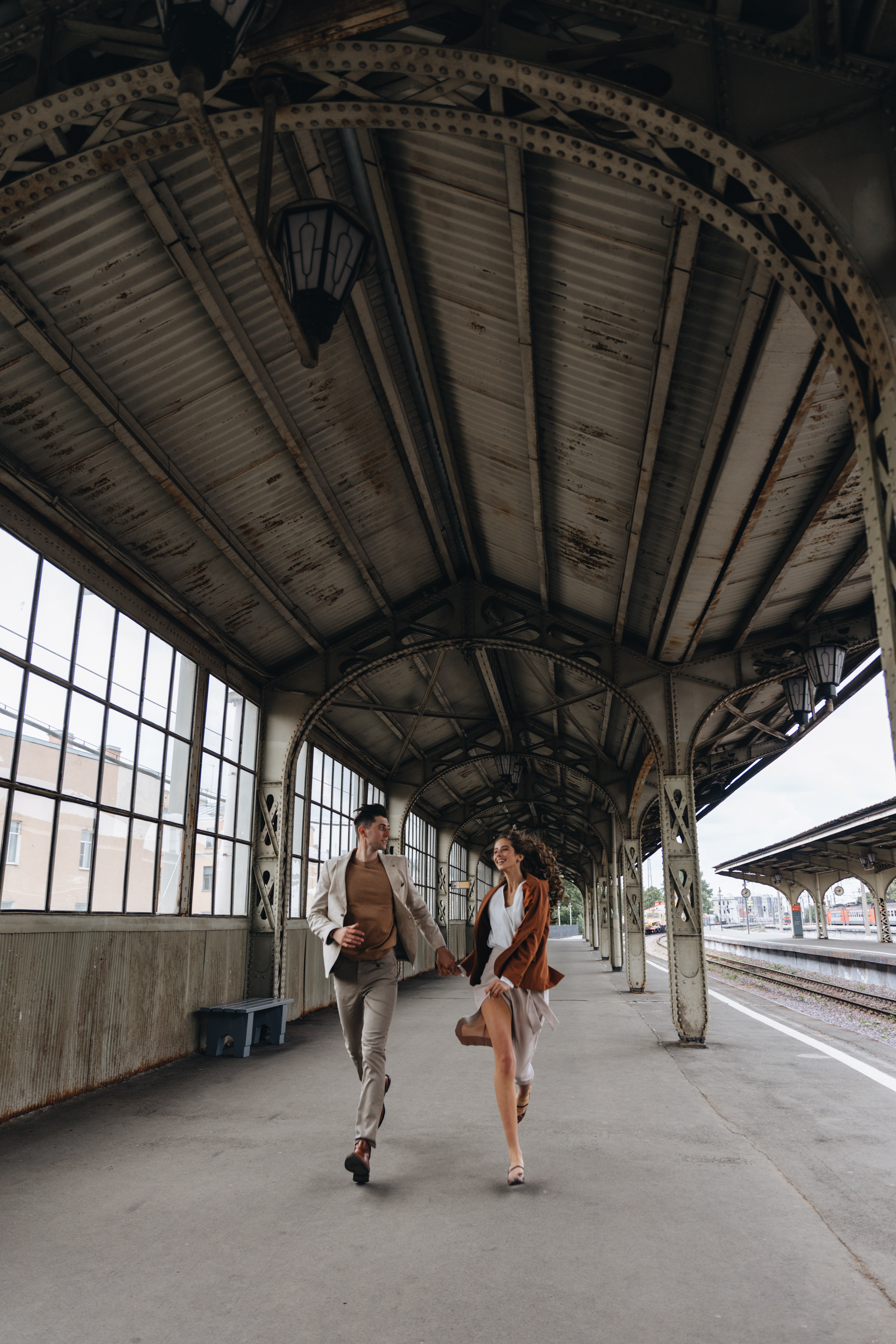Лавстори на Витебском вокзале. Свадебный фотограф и видеограф — Сергей и Дарья