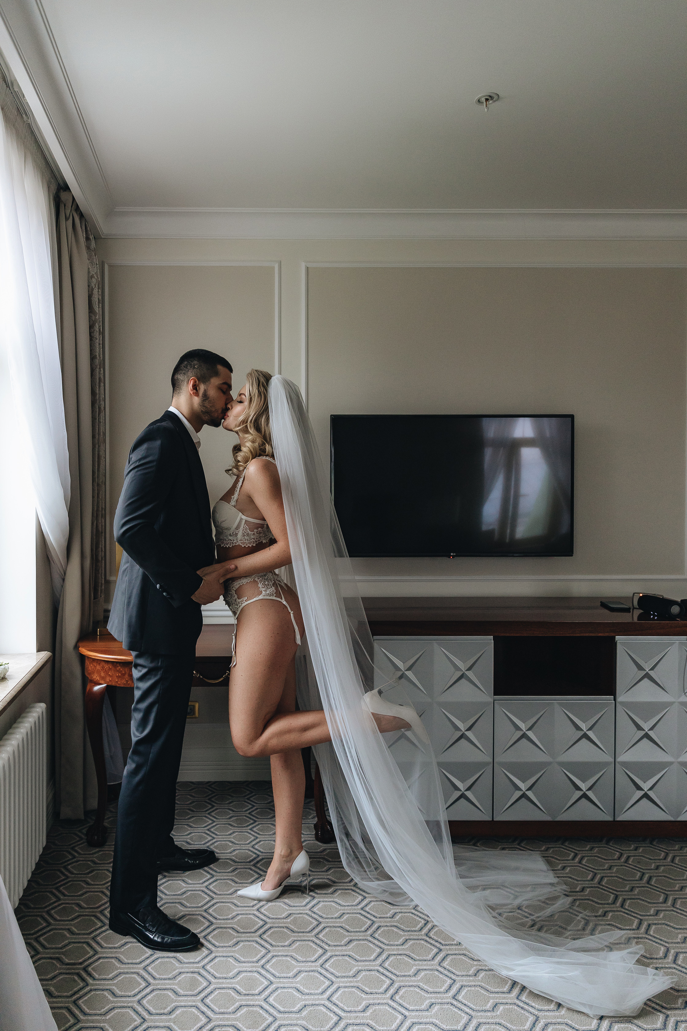 Свадебная фотосессия в отеле Tsar Palace. Свадебный фотограф и видеограф — Сергей и Дарья