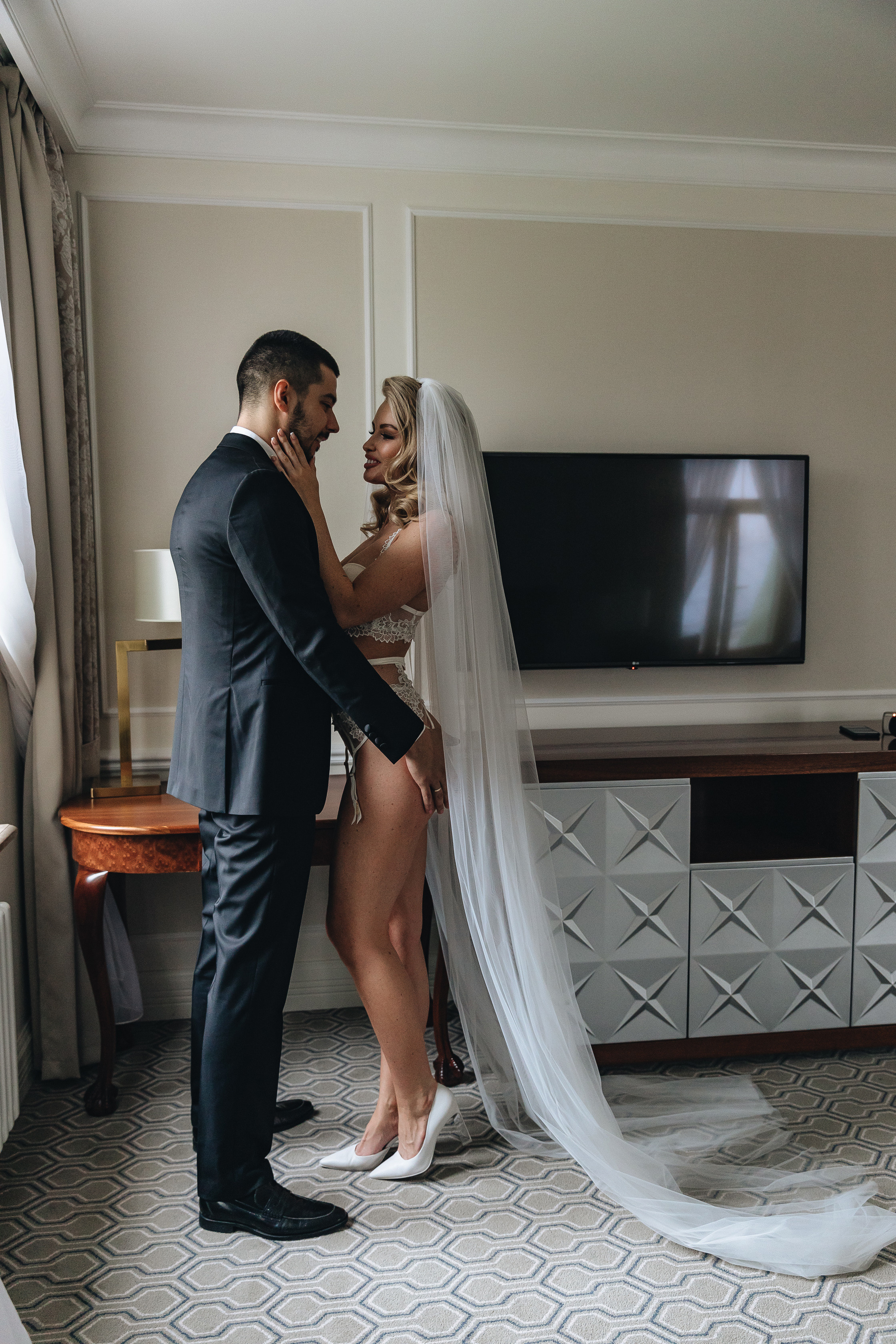 Свадебная фотосессия в отеле Tsar Palace. Свадебный фотограф и видеограф — Сергей и Дарья