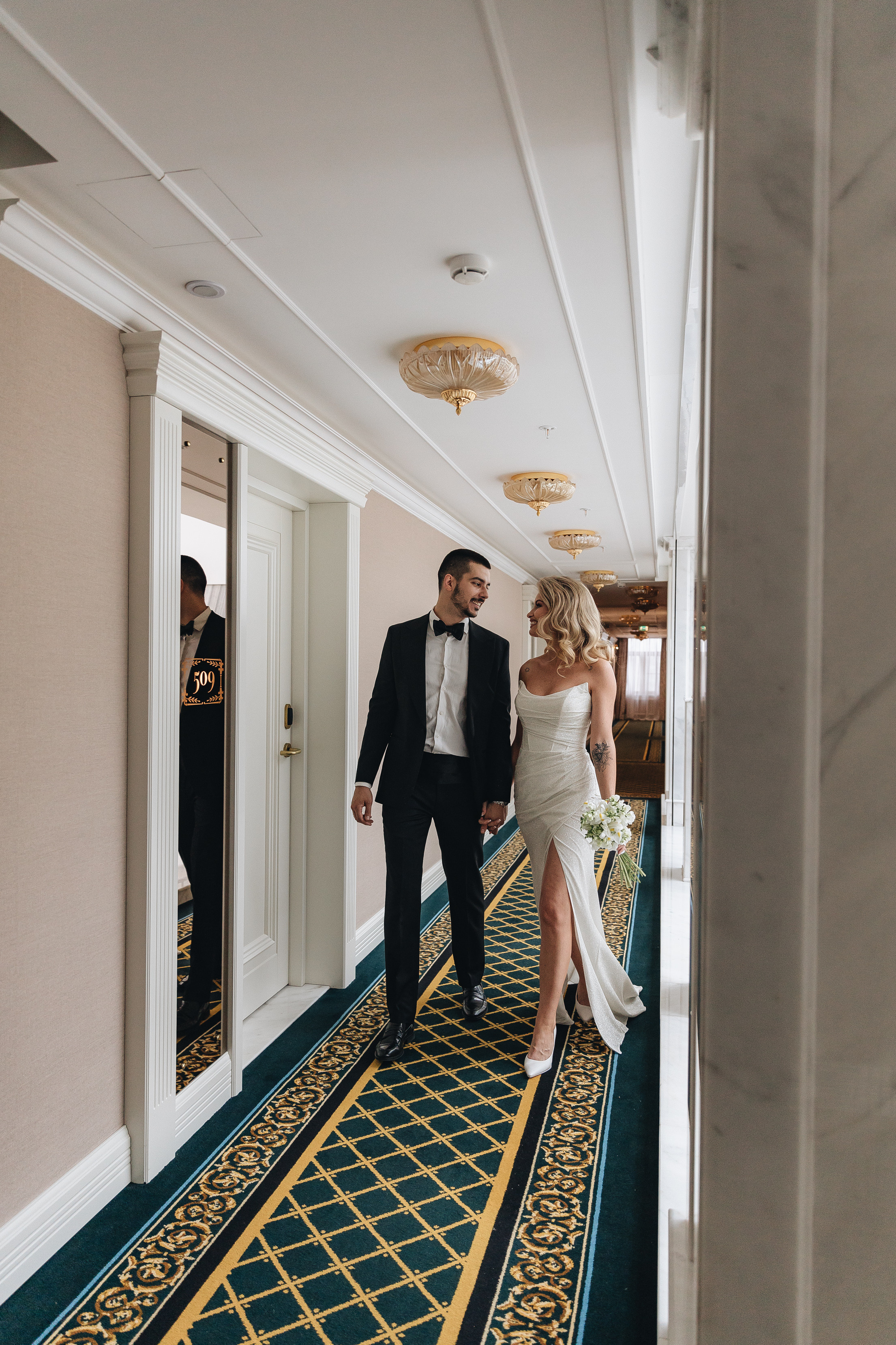 Свадебная фотосессия в отеле Tsar Palace. Свадебный фотограф и видеограф — Сергей и Дарья