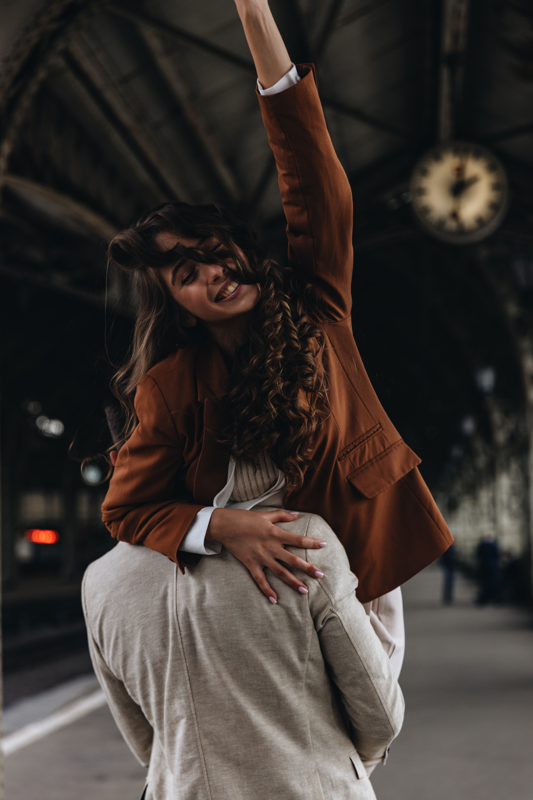 Лавстори на Витебском вокзале. Свадебный фотограф и видеограф — Сергей и Дарья