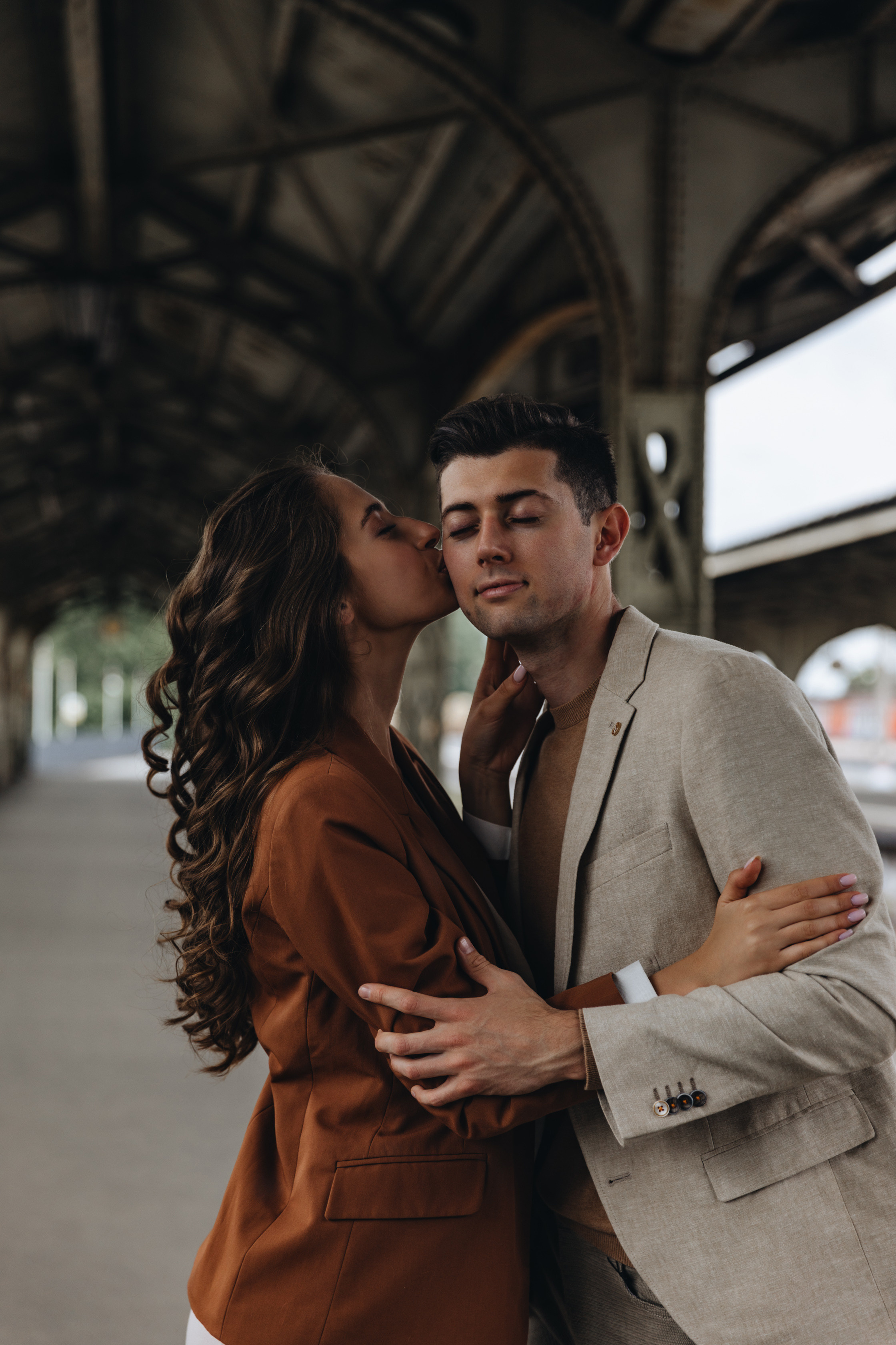 Лавстори на Витебском вокзале. Свадебный фотограф и видеограф — Сергей и Дарья