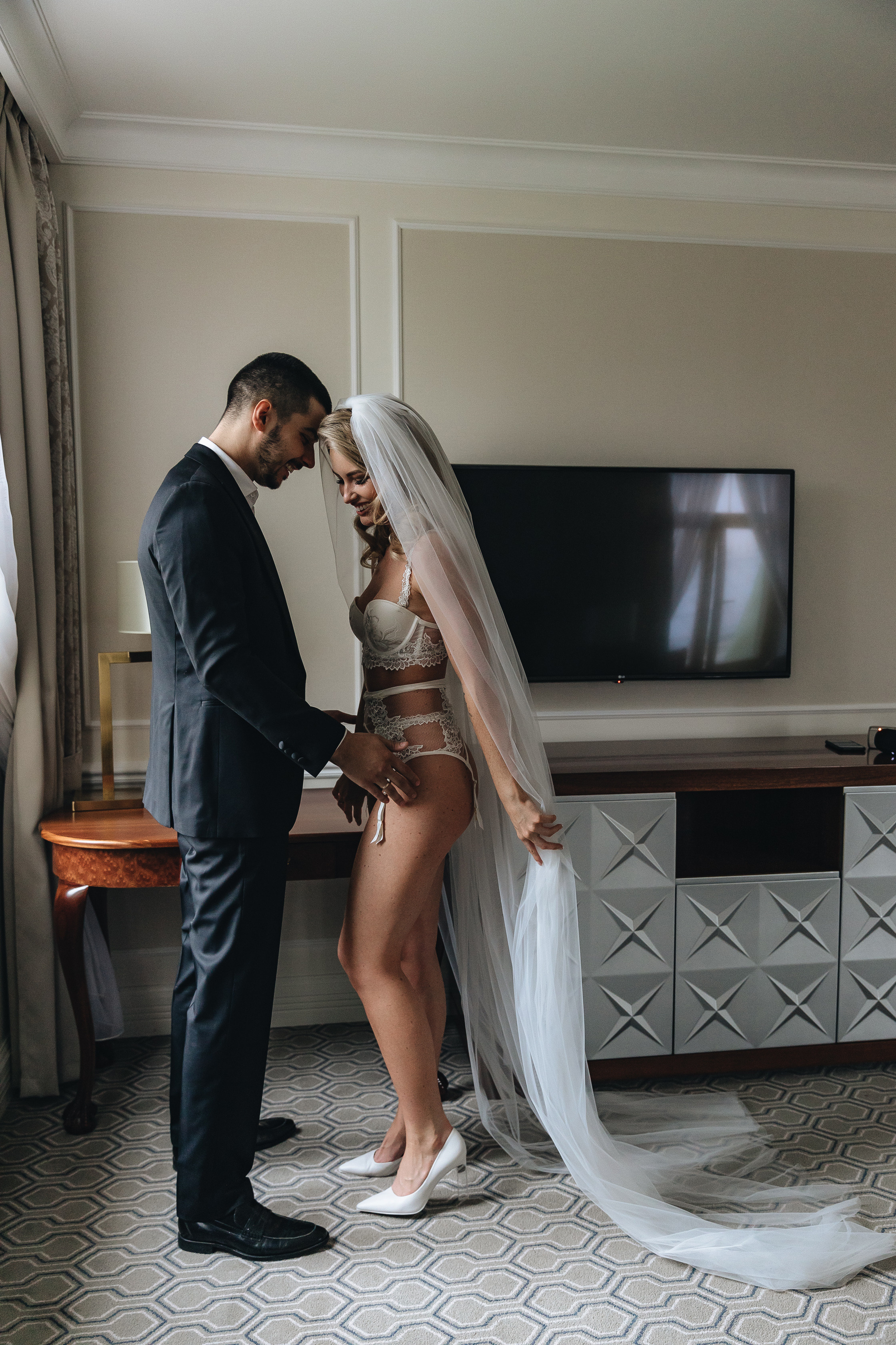 Свадебная фотосессия в отеле Tsar Palace. Свадебный фотограф и видеограф — Сергей и Дарья