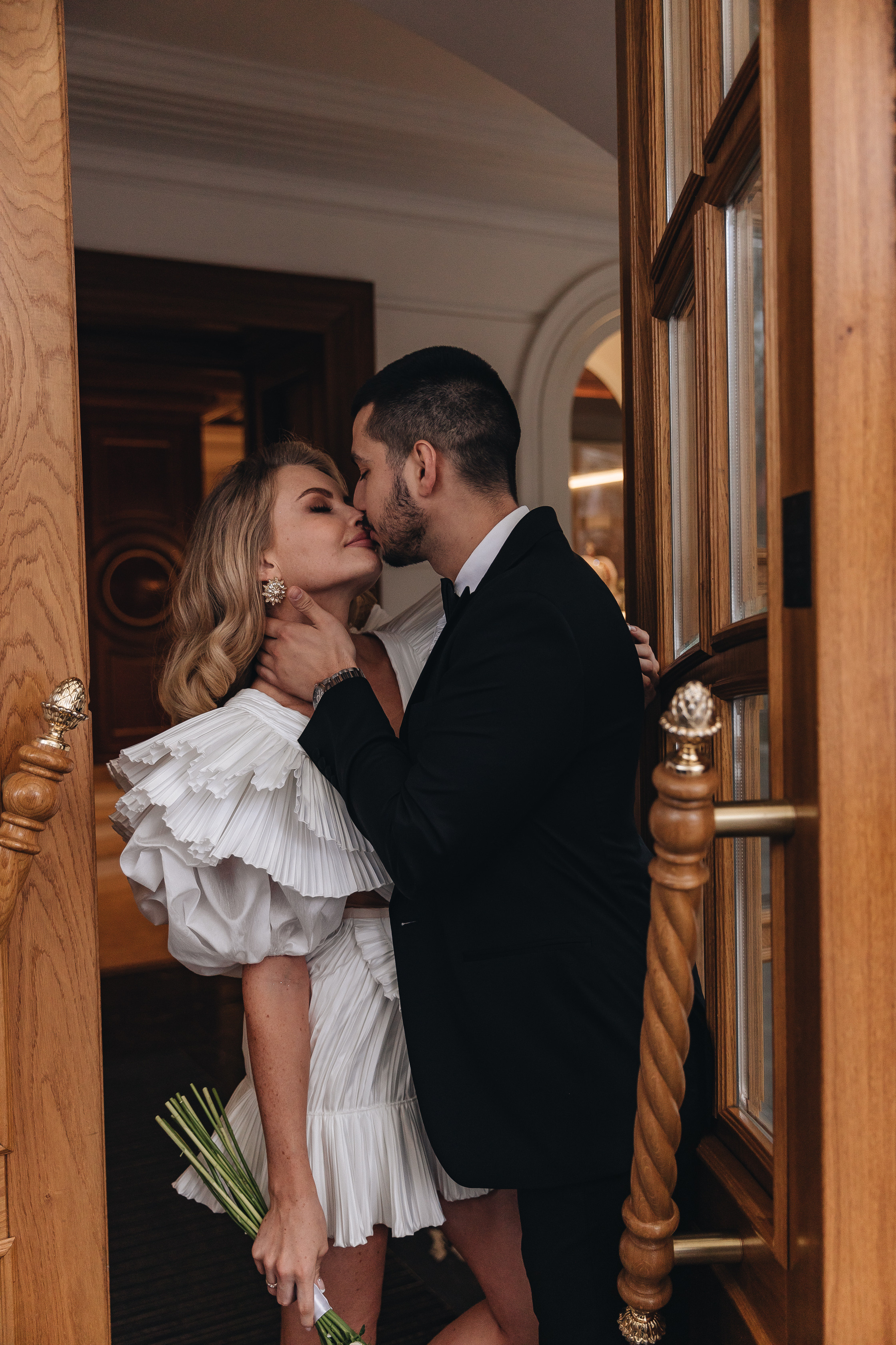 Свадебная фотосессия в отеле Tsar Palace. Свадебный фотограф и видеограф — Сергей и Дарья