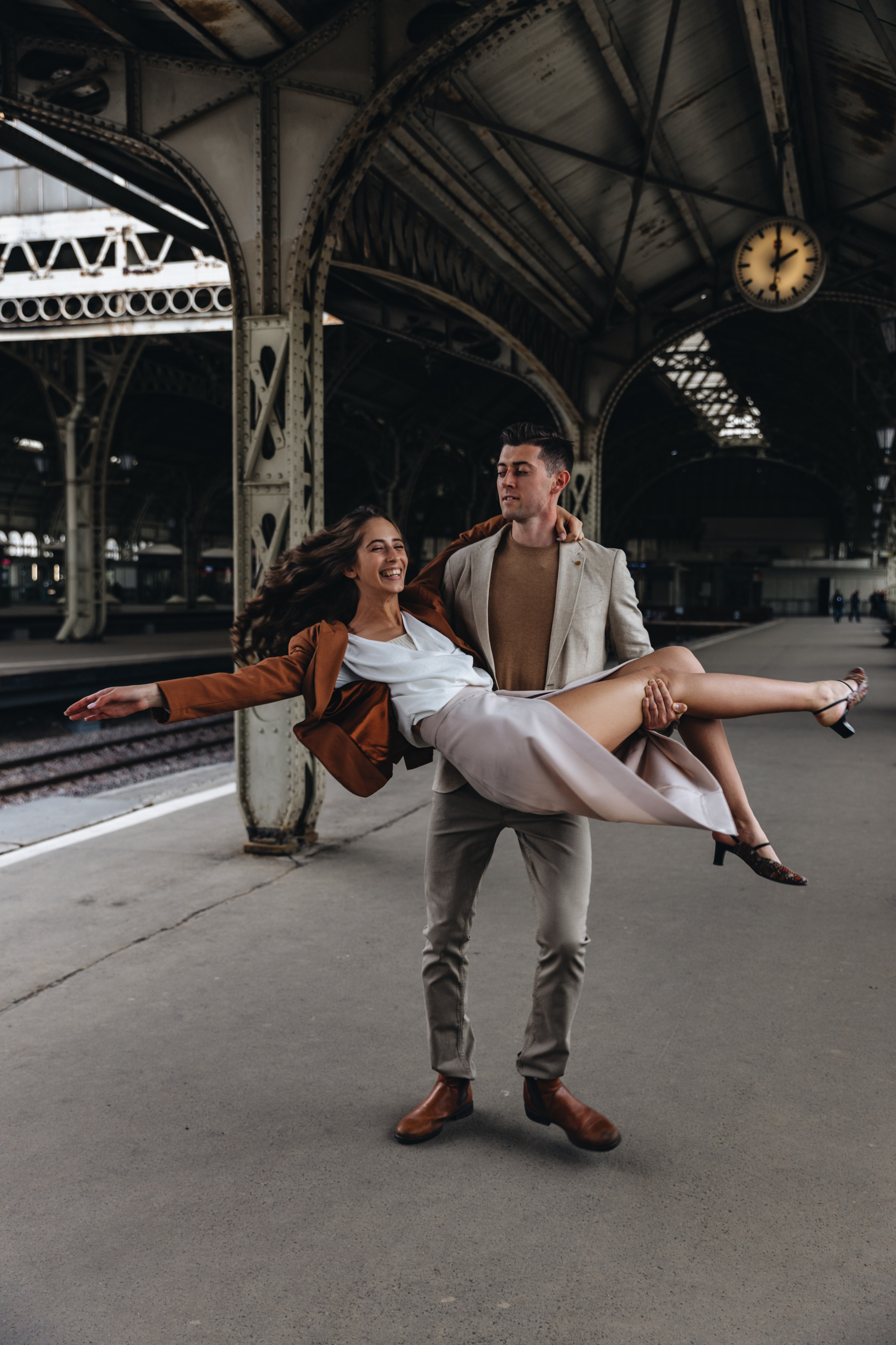 Лавстори на Витебском вокзале. Свадебный фотограф и видеограф — Сергей и Дарья