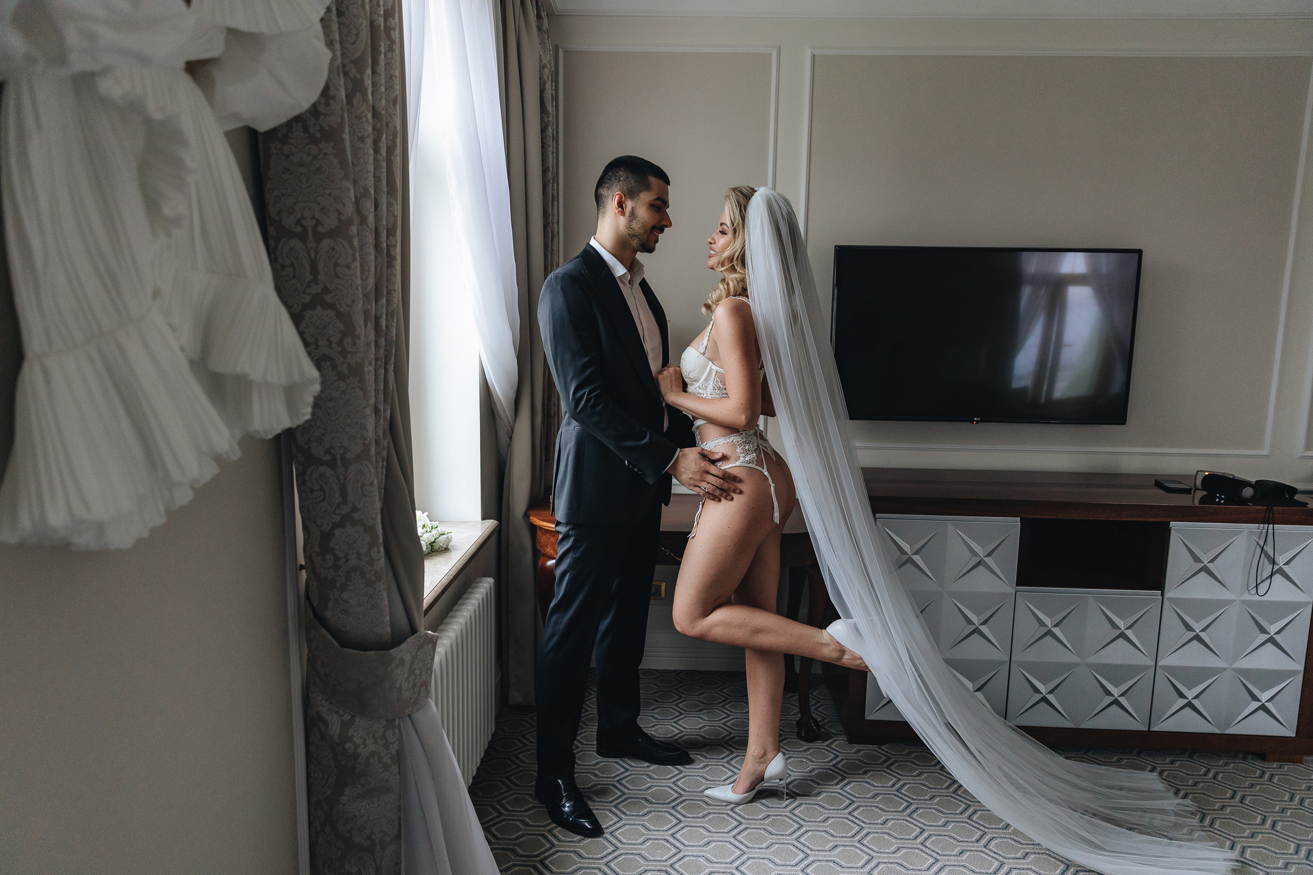 Свадебная фотосессия в отеле Tsar Palace. Свадебный фотограф и видеограф — Сергей и Дарья