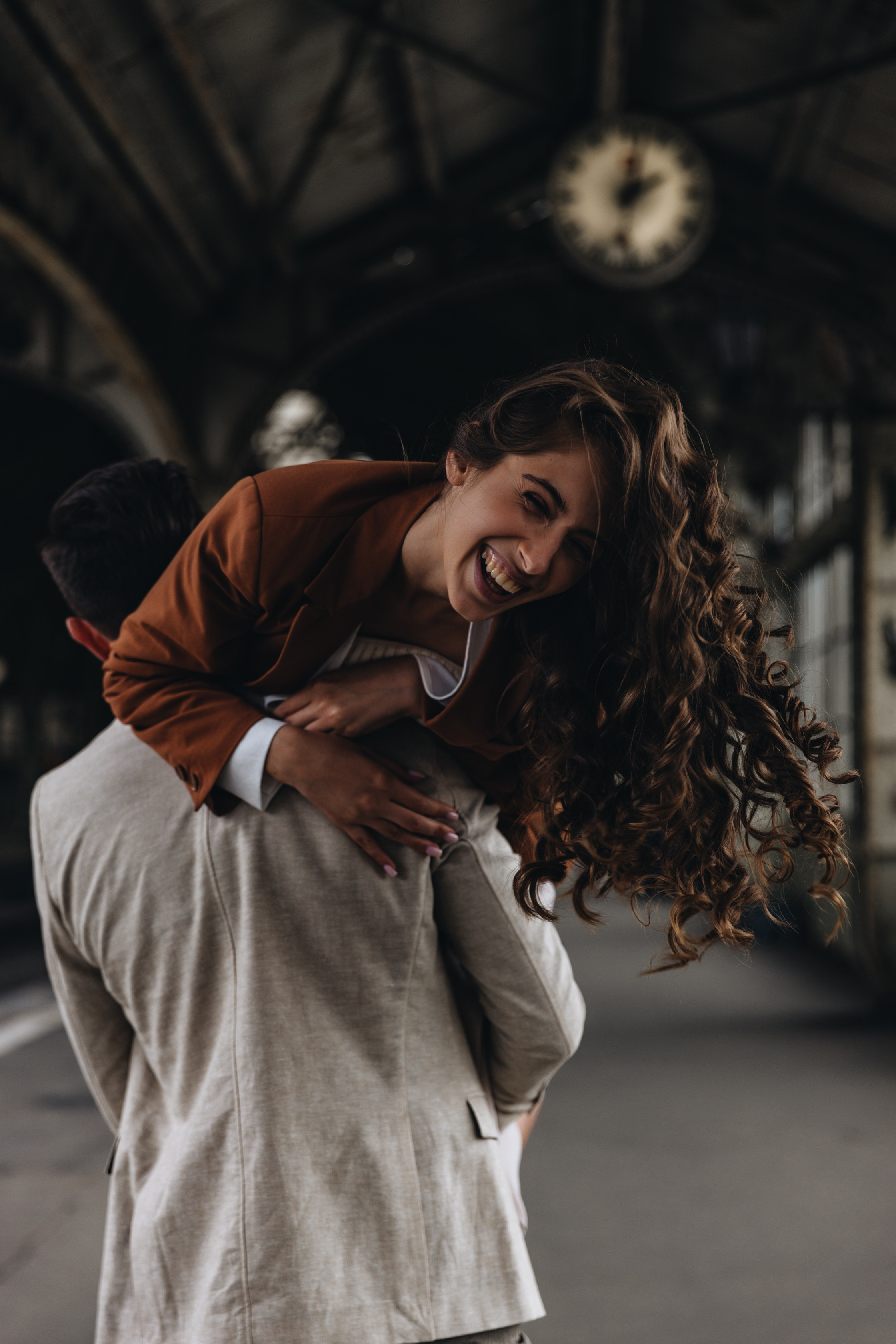 Лавстори на Витебском вокзале. Свадебный фотограф и видеограф — Сергей и Дарья