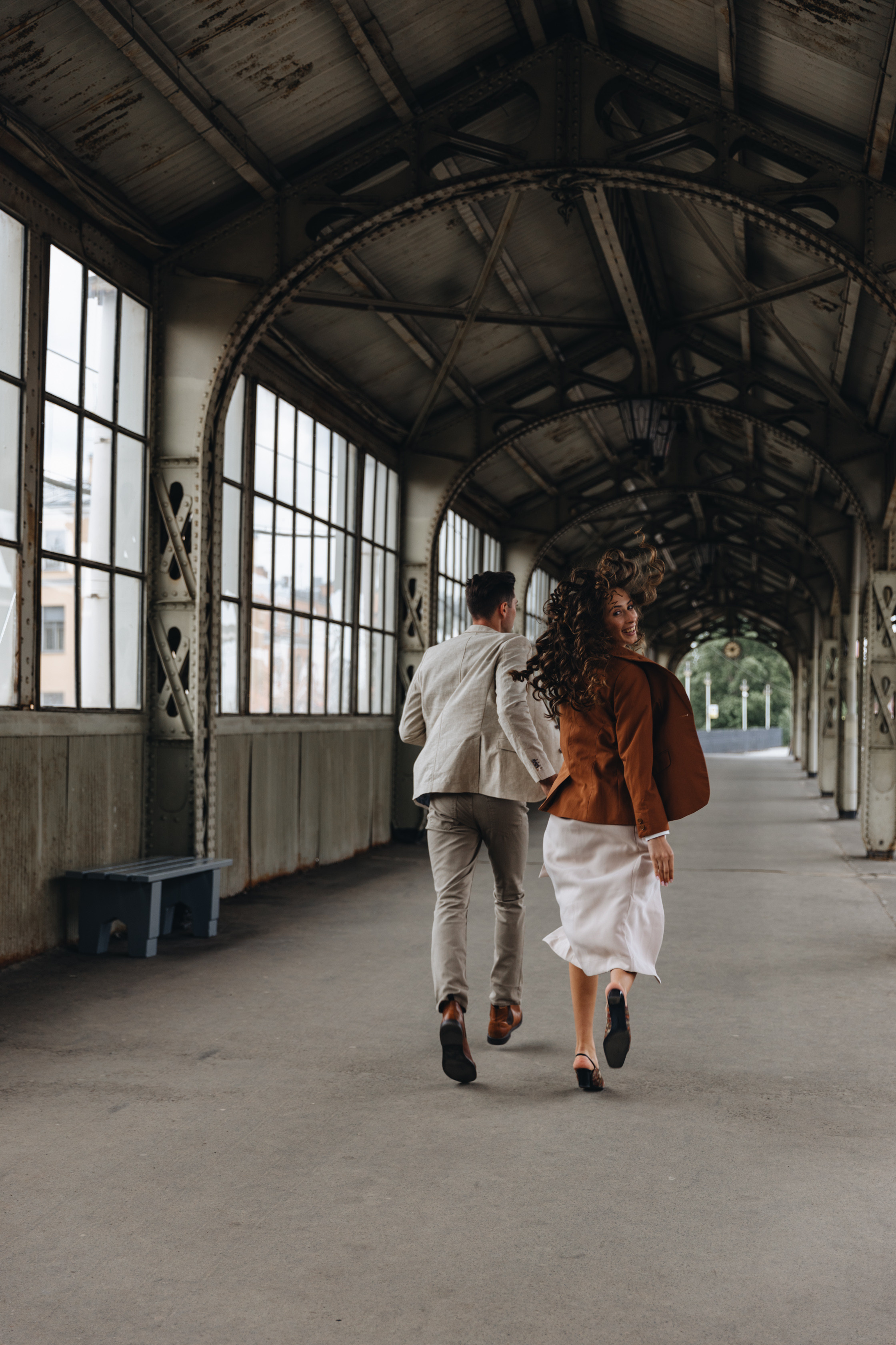 Лавстори на Витебском вокзале. Свадебный фотограф и видеограф — Сергей и Дарья