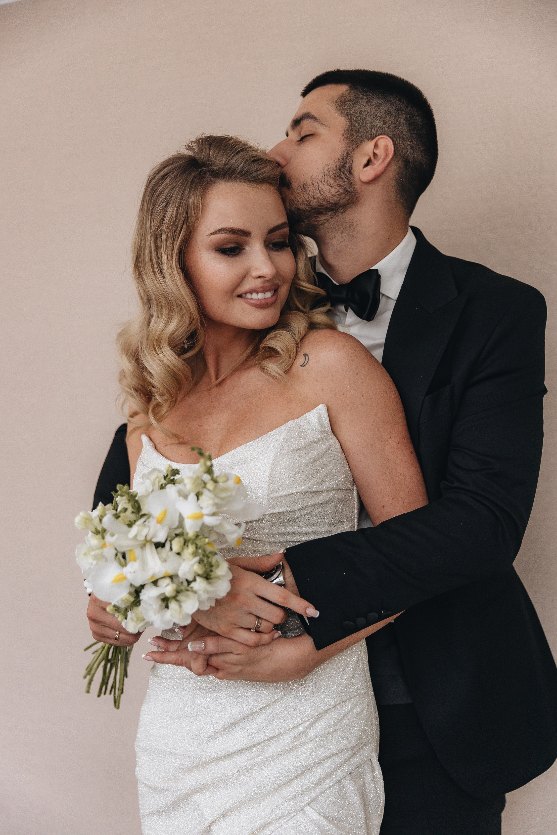 Свадебная фотосессия в отеле Tsar Palace. Свадебный фотограф и видеограф — Сергей и Дарья