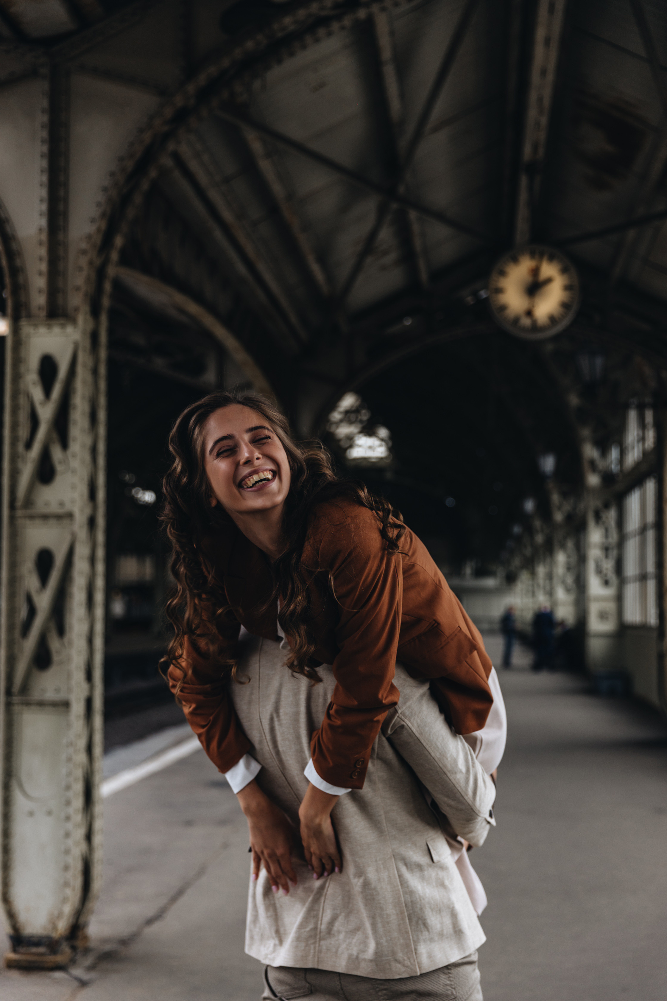 Лавстори на Витебском вокзале. Свадебный фотограф и видеограф — Сергей и Дарья