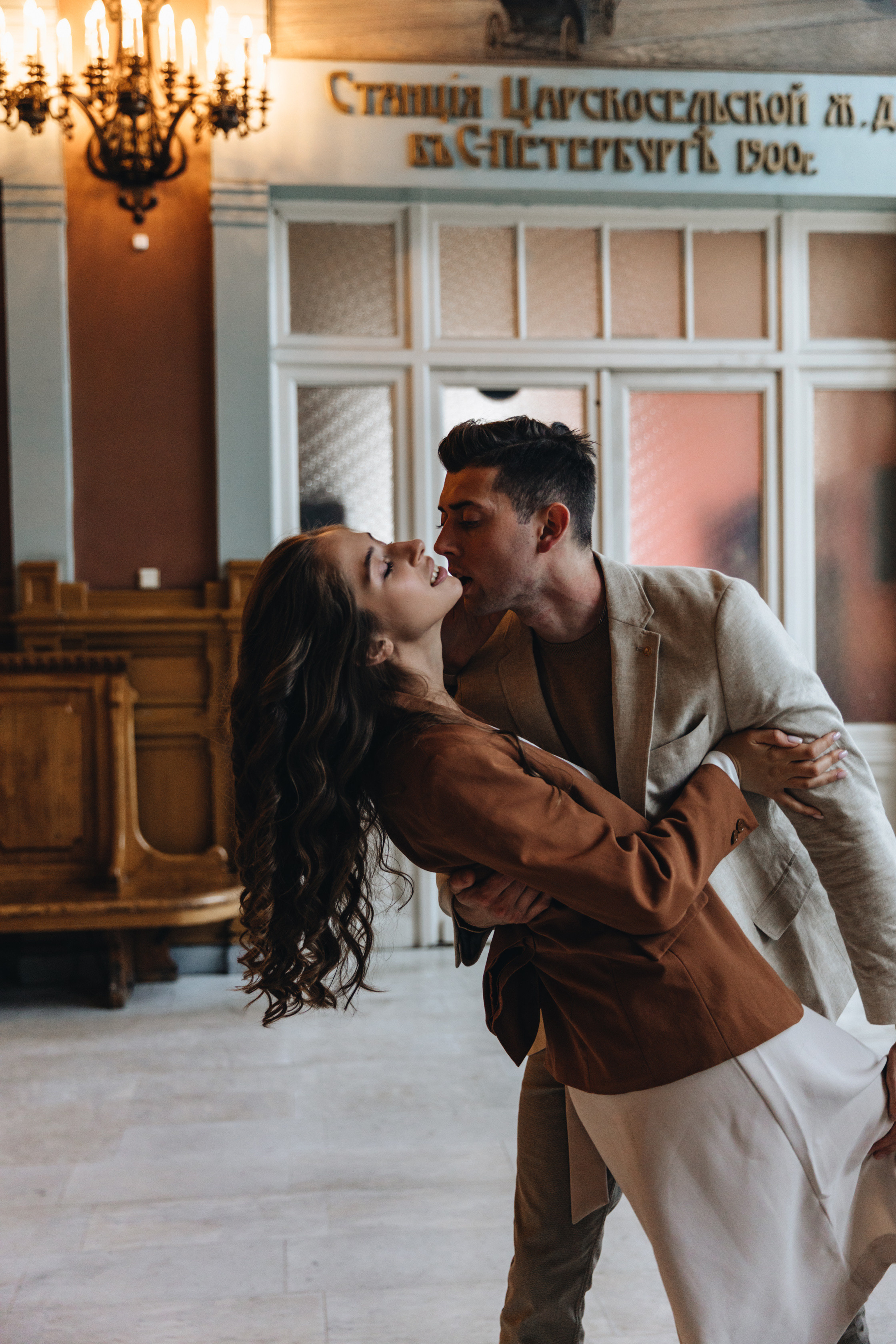 Лавстори на Витебском вокзале. Свадебный фотограф и видеограф — Сергей и Дарья