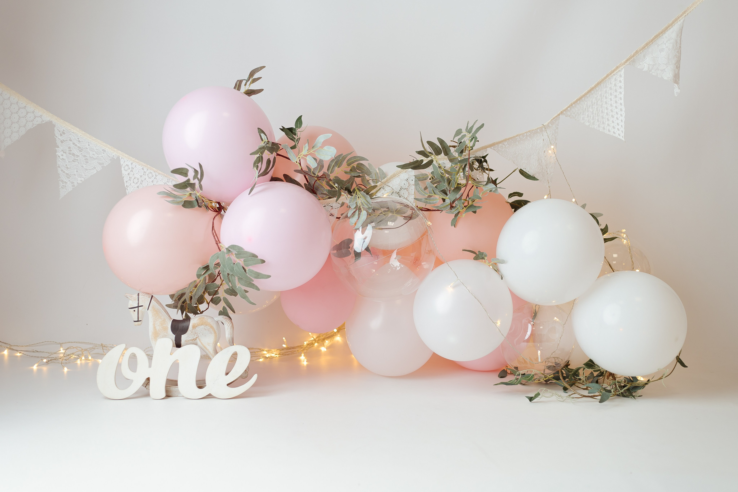 Праздничное оформление. Фотограф беременности, новорожденных Москва. годики под ключ