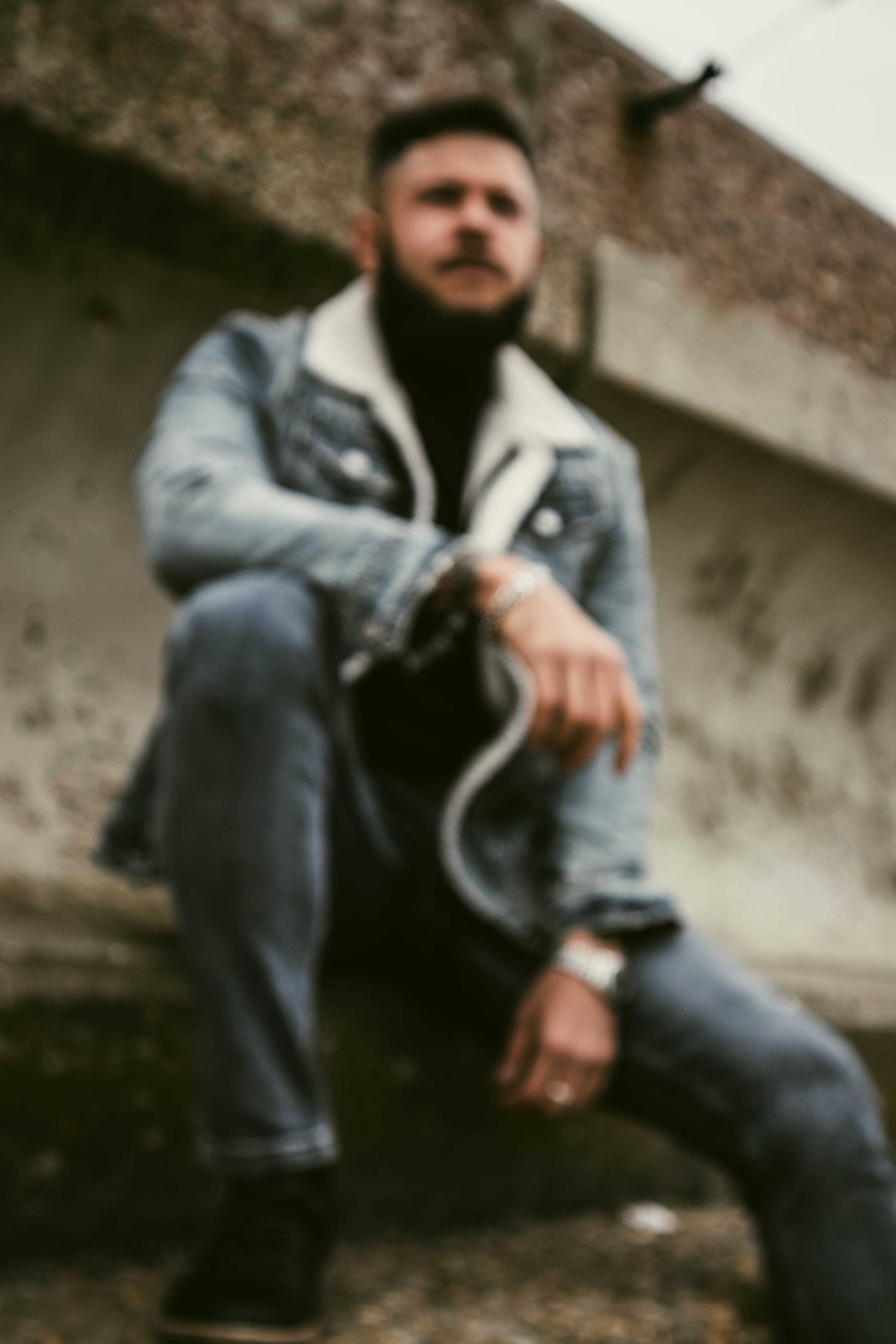 О. Уличный фотограф Города N