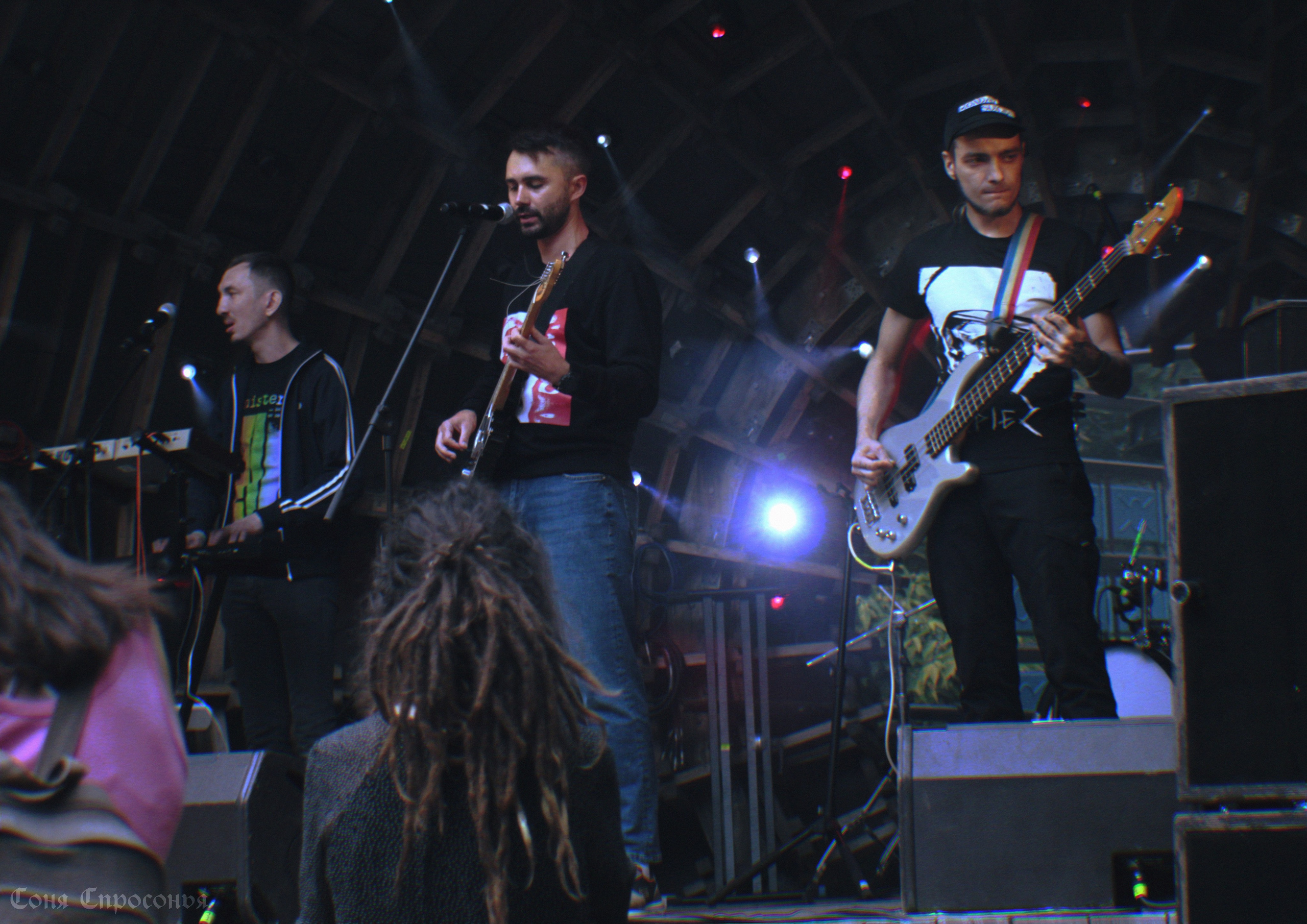 Синестетик 26.08.23. Концертный и портретный фотограф в Москве Соня Спросонья