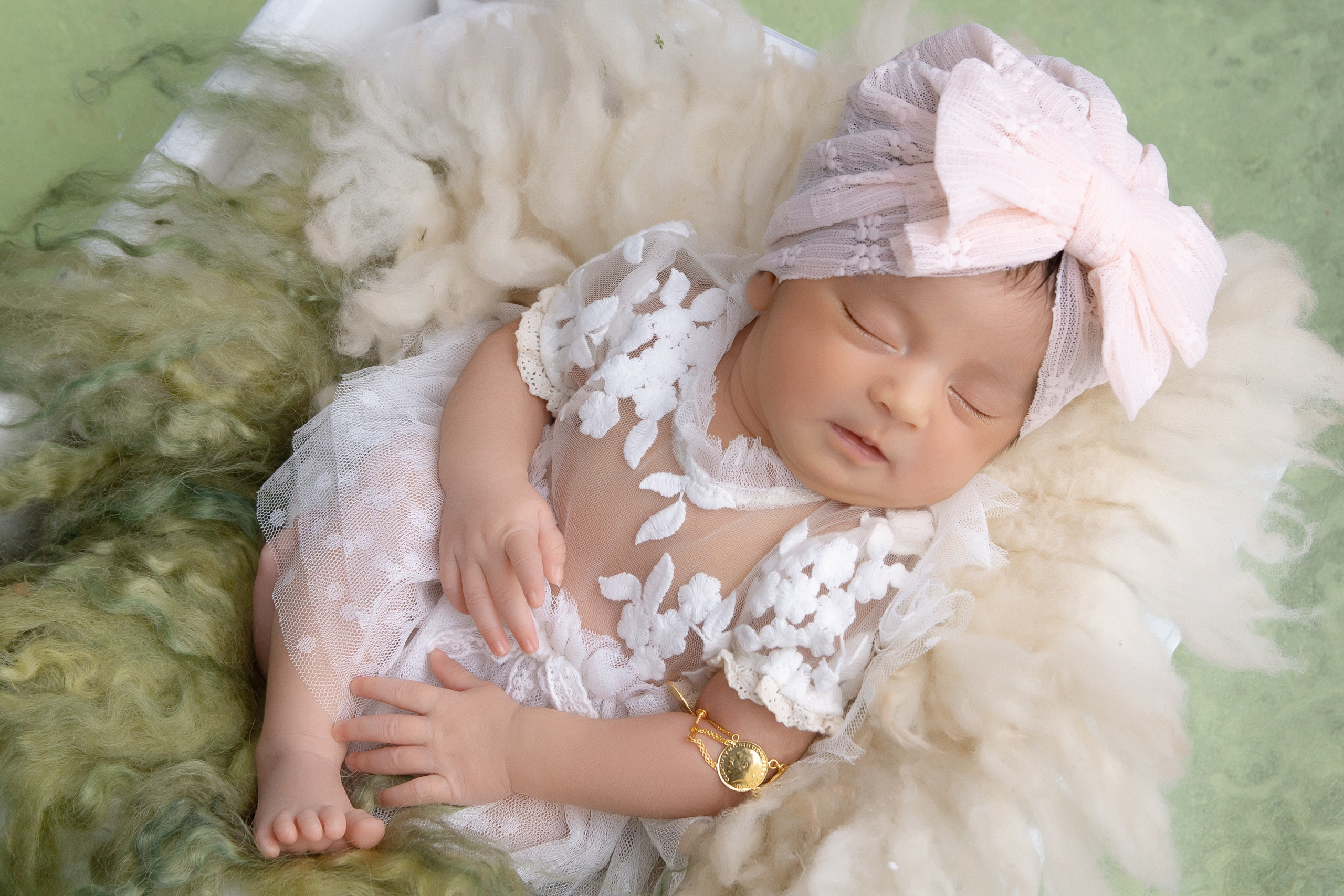 Портфолио. Самая первая фотосессия малыша! Профессиональная съемка новорожденных Newborn в Москве и МО!