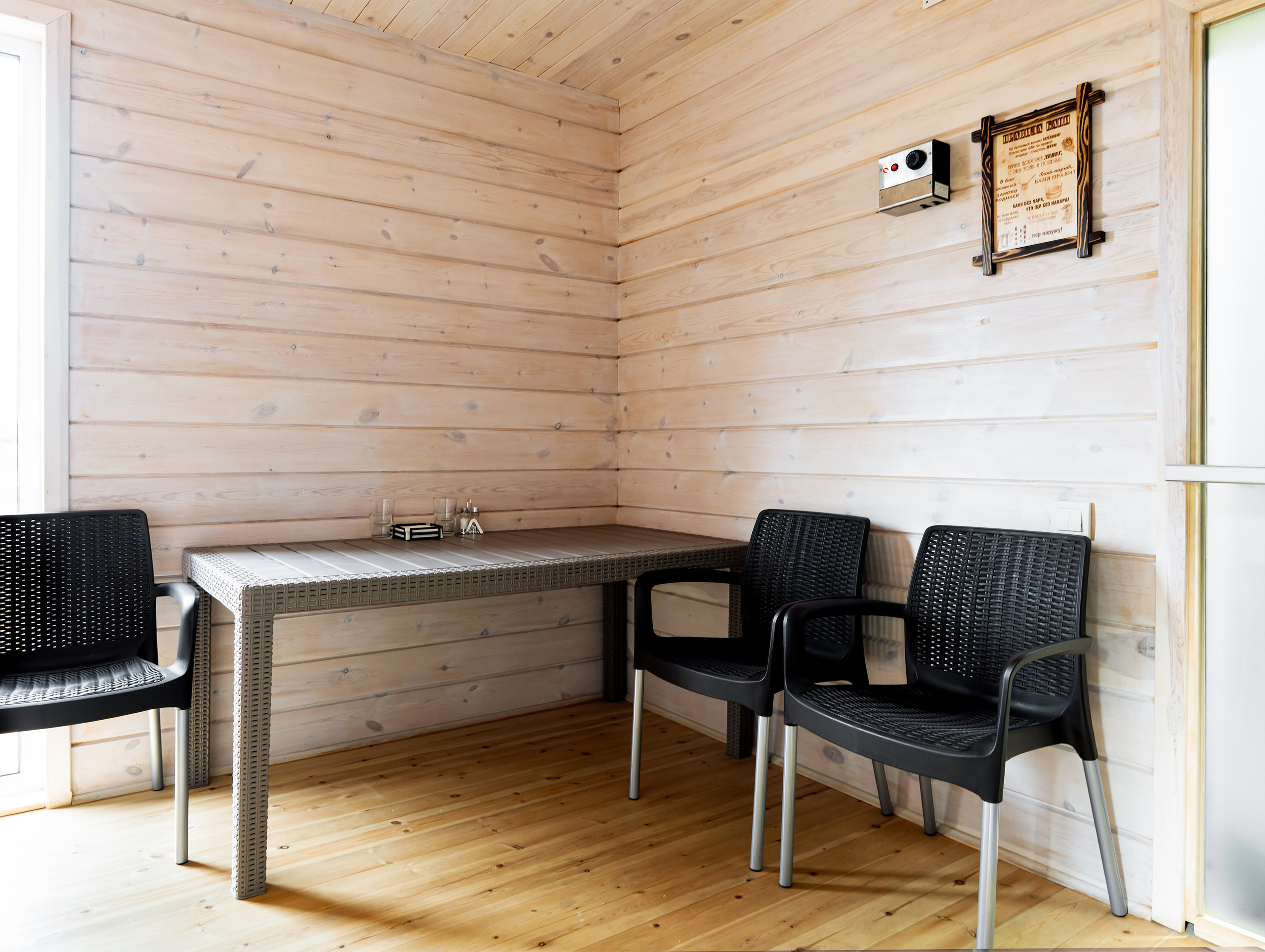 Фотосъемка бани, кухни-столовой для гостевого дома на острове Ольхон. Фотосъемка и видеосъемка недвижимости, интерьерная фотосъемка в г. Иркутске