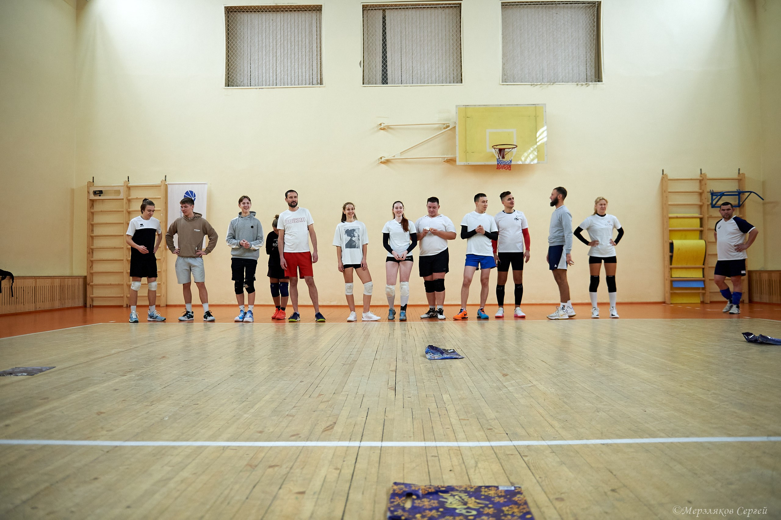 Новогодний турнир по волейболу. Ижевск. 15.12.2023. Спортивный репортажный фотограф в Ижевске Сергей Мерзляков