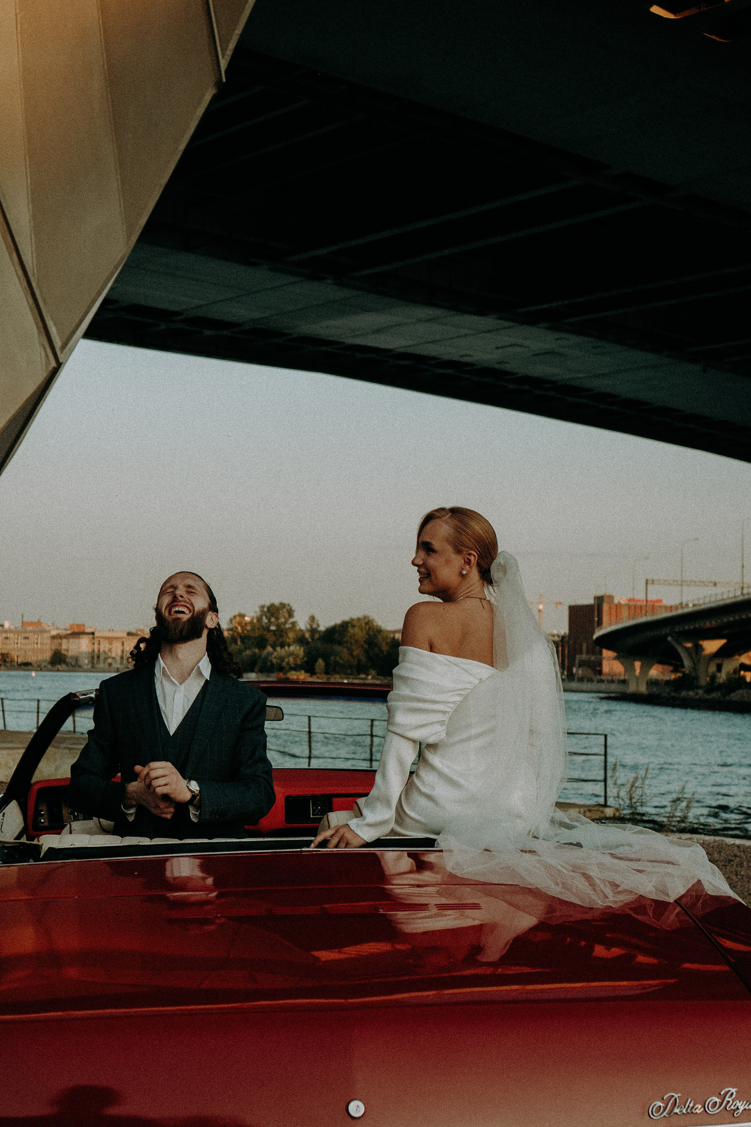 СВАДЕБНАЯ СЬЕМКА ВОЗЛЕ МСОТА БЕТАНКУРА НА КАБРИОЛЕТЕ. Профессиональный фотограф, Санкт-Петербург — Виктория Богомолова