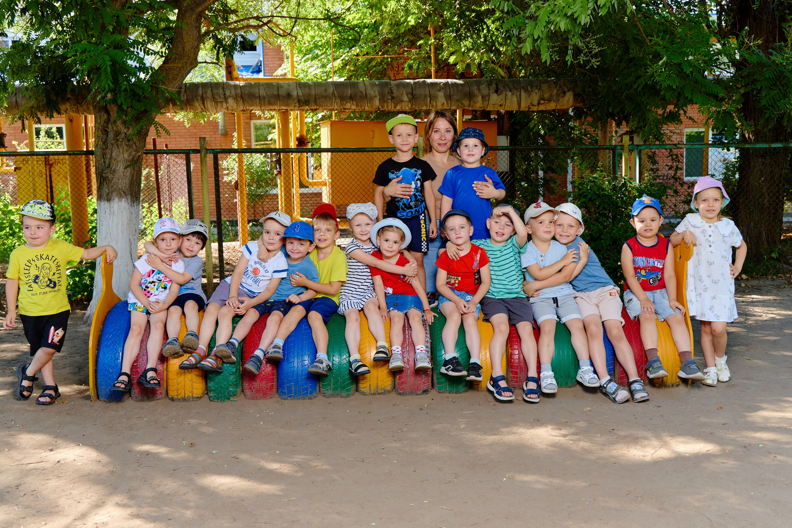 Пример летней съёмки в детском саду № 92 младшая группа Ромашки. Фотограф Выпускные альбомы Таганрог Сергей Коробченко