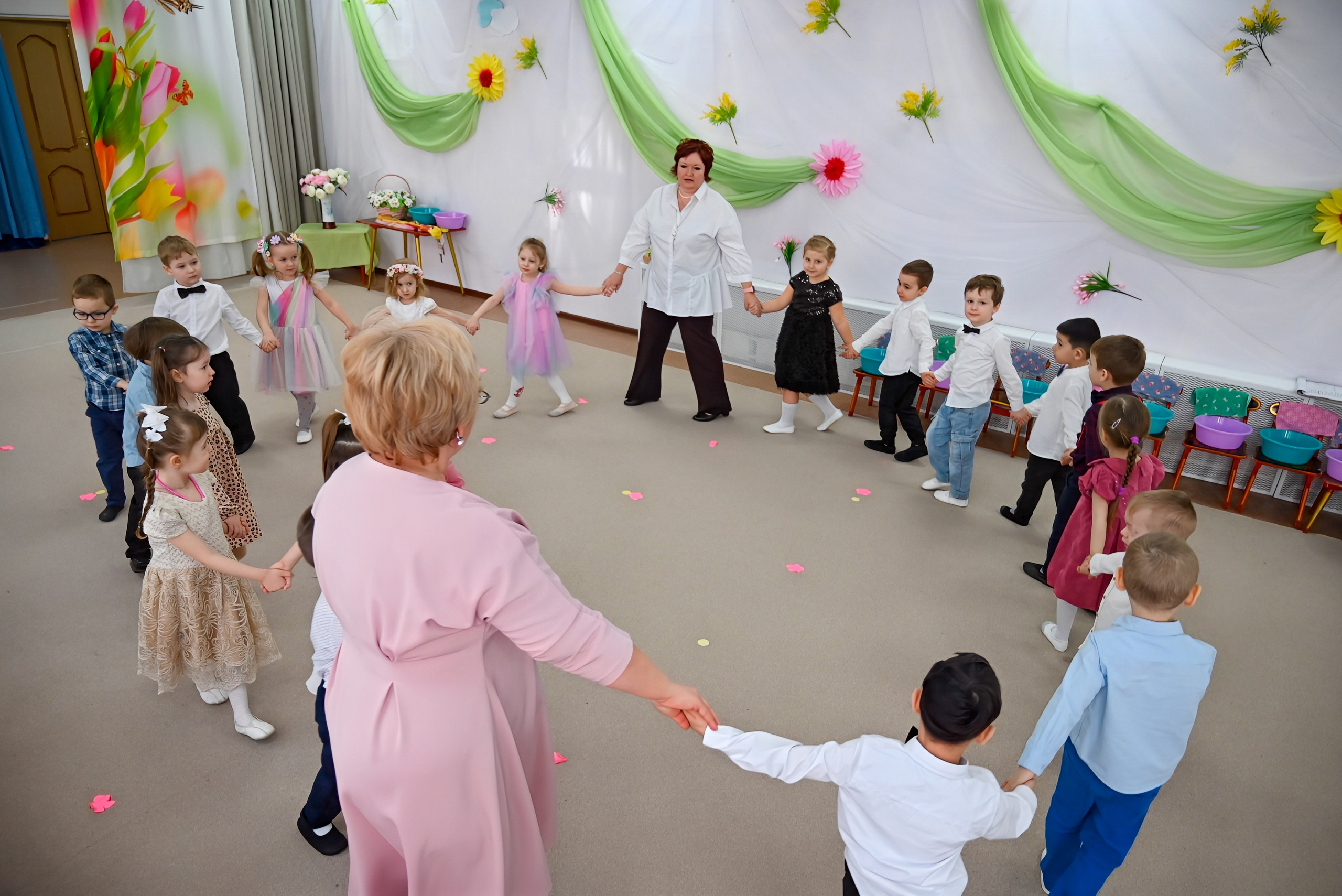 Праздник в группе «Дружная семейка». Семейный и детский фотограф Москва