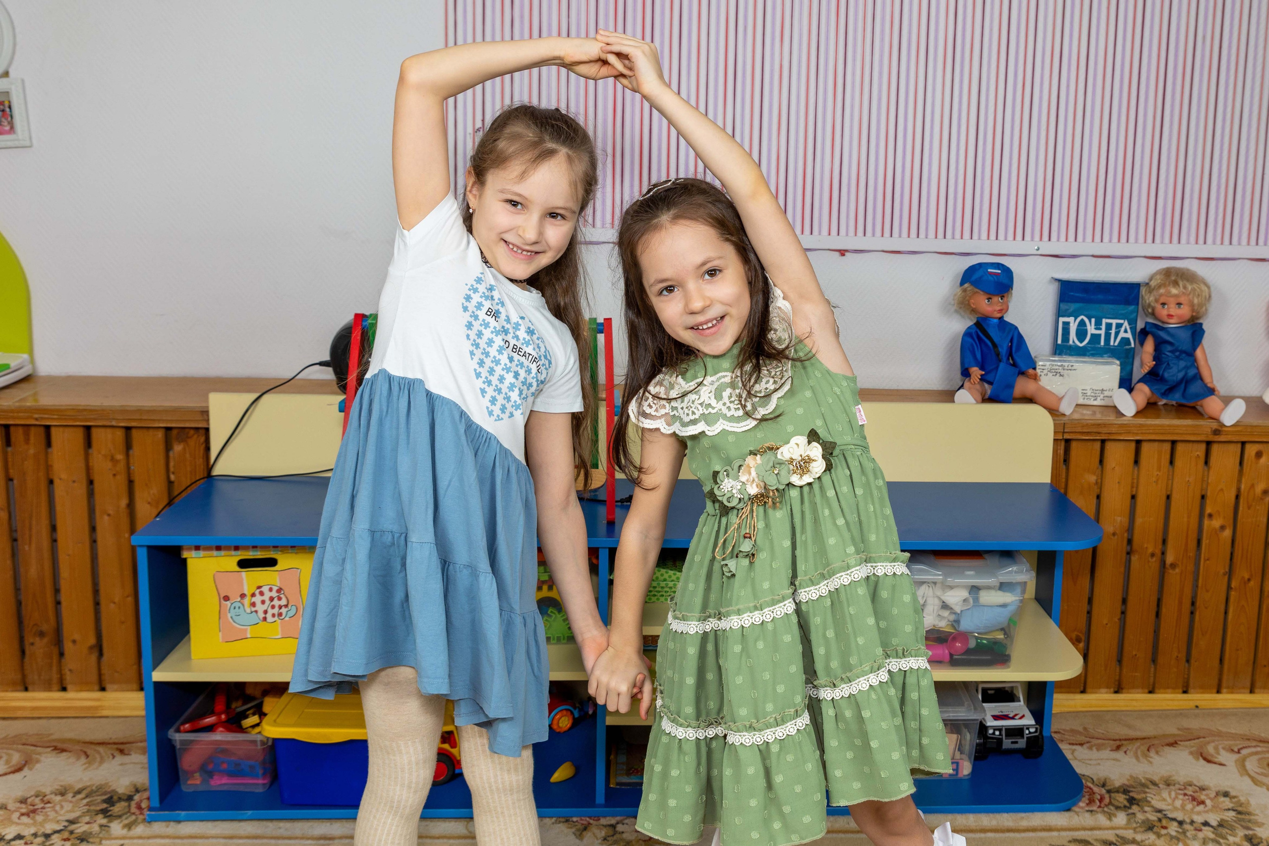 Групповые фотографии, фото с лучшим другом. Школьный и детсадовский фотограф Москва. Детский фотограф