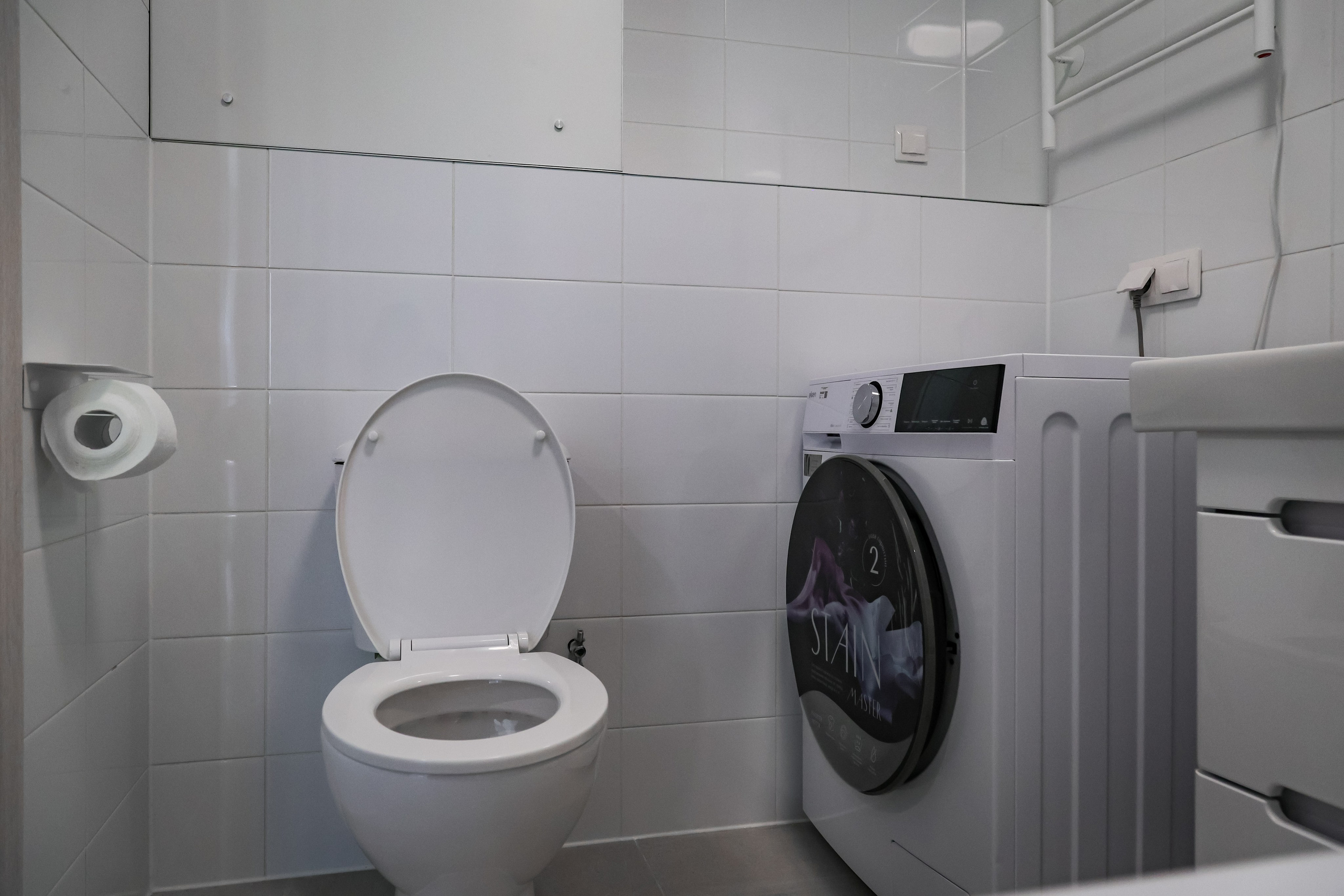 APARTMENT COMPLEX INTERIOR. Mixturecaptures