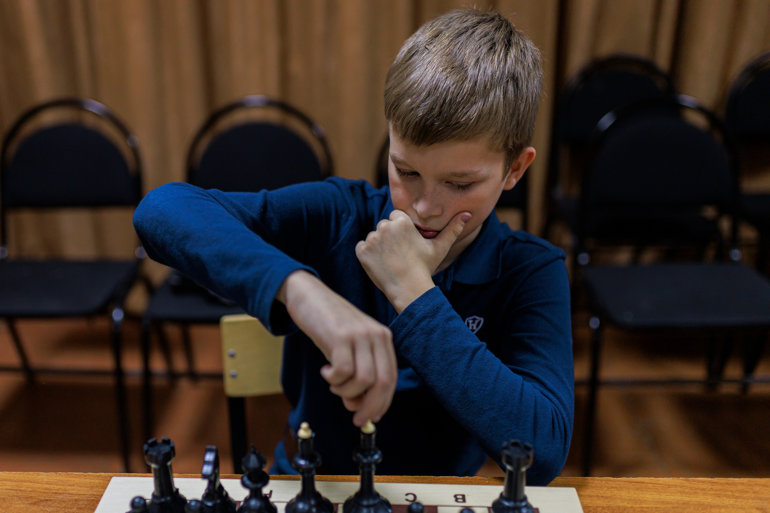 Репортажная сьёмка игры в шахматы в детском доме. Семейный и детский фотограф в Рязани Васюгова Мария