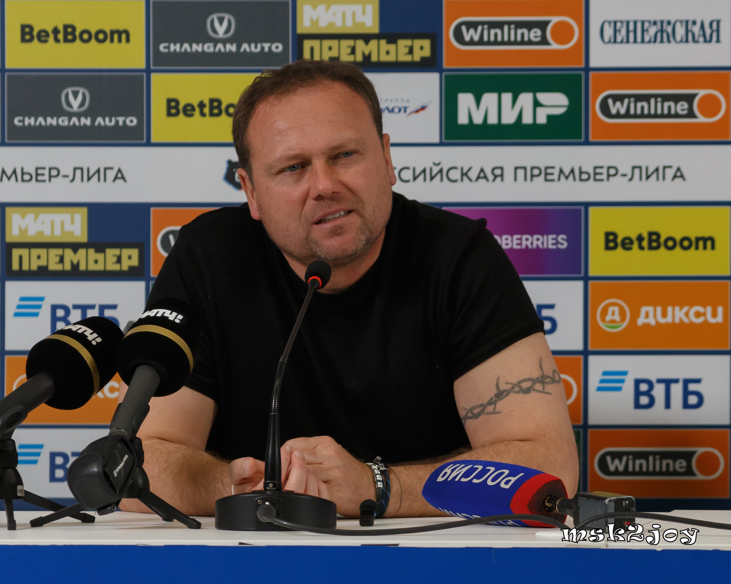 Главный тренер футбольного клуба Динамо Москва Марцел Личка на послематчевой пресс-конференции. Фотограф - Михаил Тоцкий.