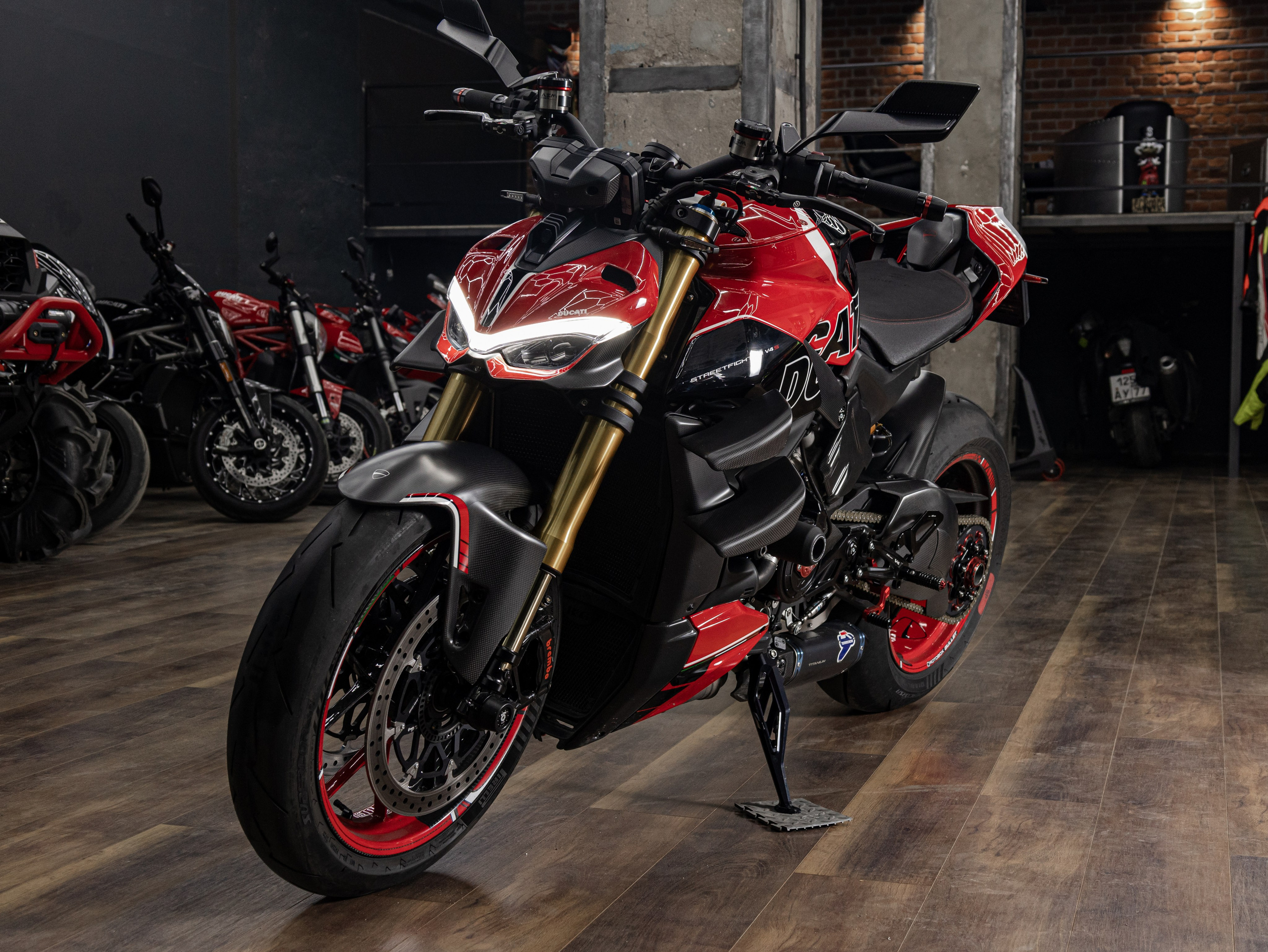 Фотосессия с мотоциклами и автомобилями. Предметный фотограф в Москве и Московской области