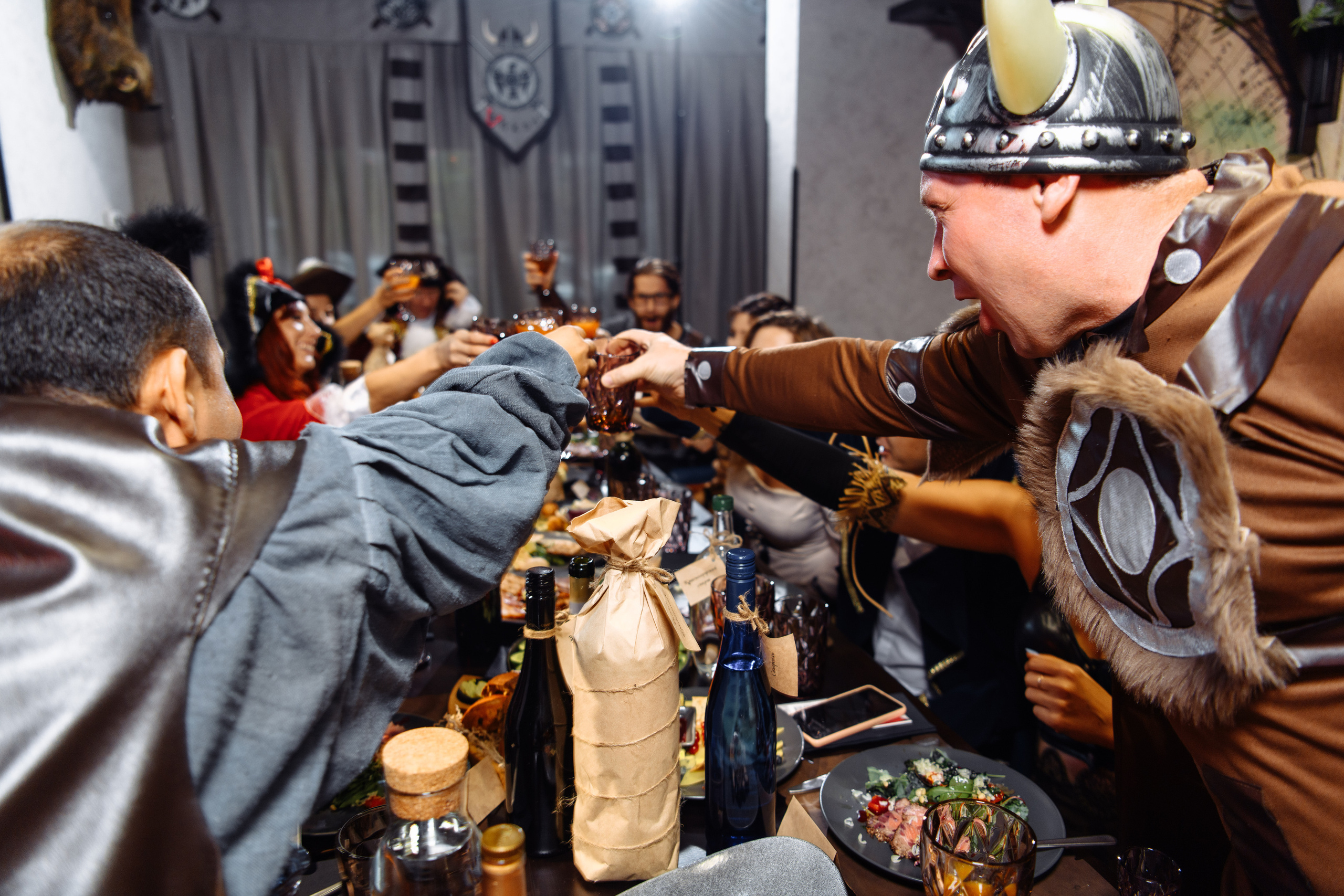 Свадьба в стиле средневековья, банкет в ресторане Викинги. Свадебный и семейный фотограф в Уфе | Винс Константин | Фотопроекты