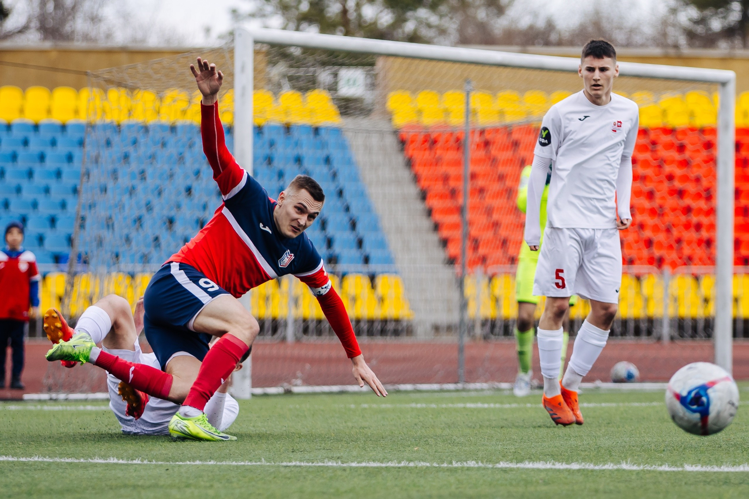 ФК «Металлург-Магнитогорск» vs ФК «ОСШ-Челябинск-М» // 05.04.25. Денис Прохоров Фотограф в г. Магнитогорск