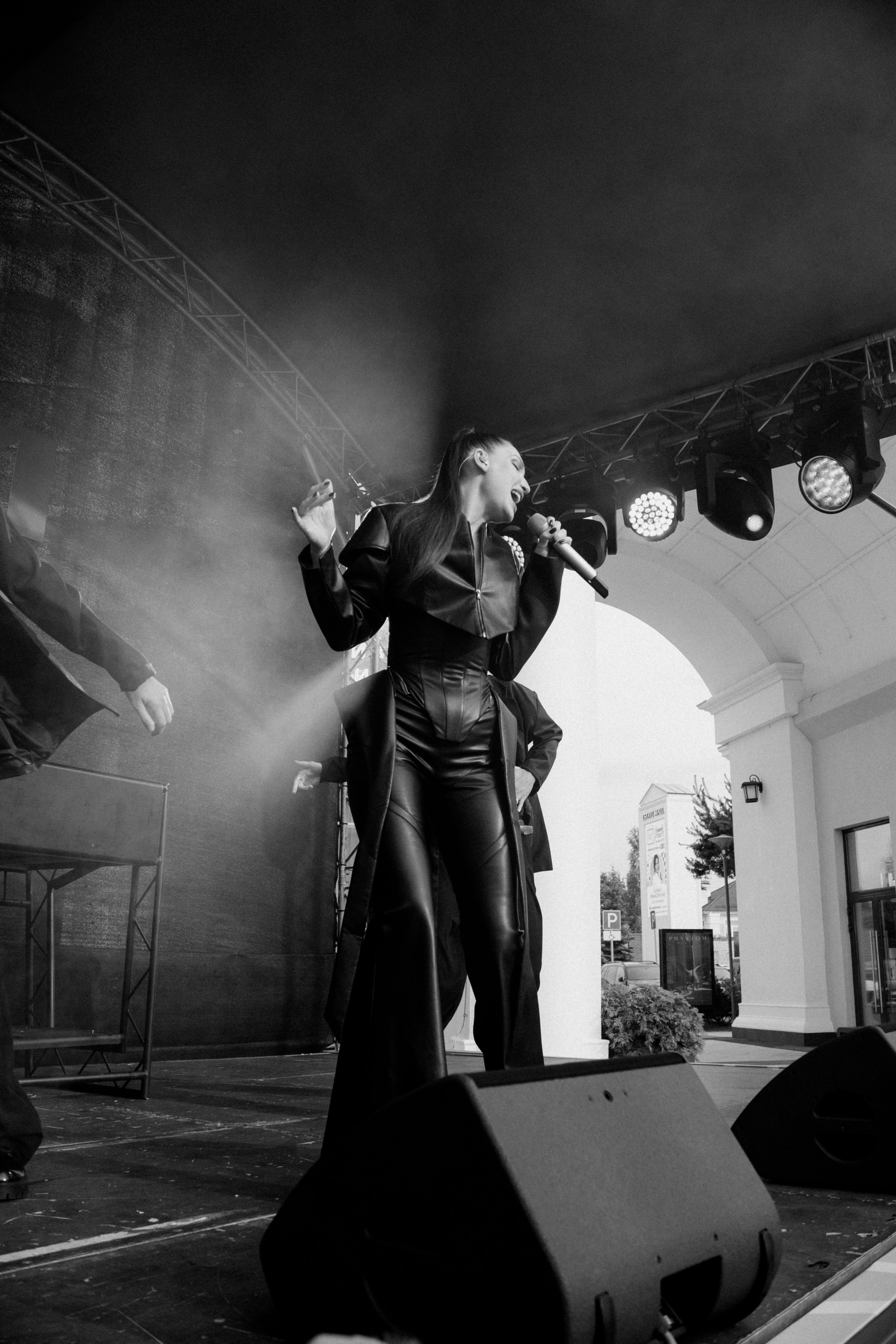 OK Mag SUMMER FEST 2025. Бэкстейдж и репортажный фотограф в Москве Артем Онацко