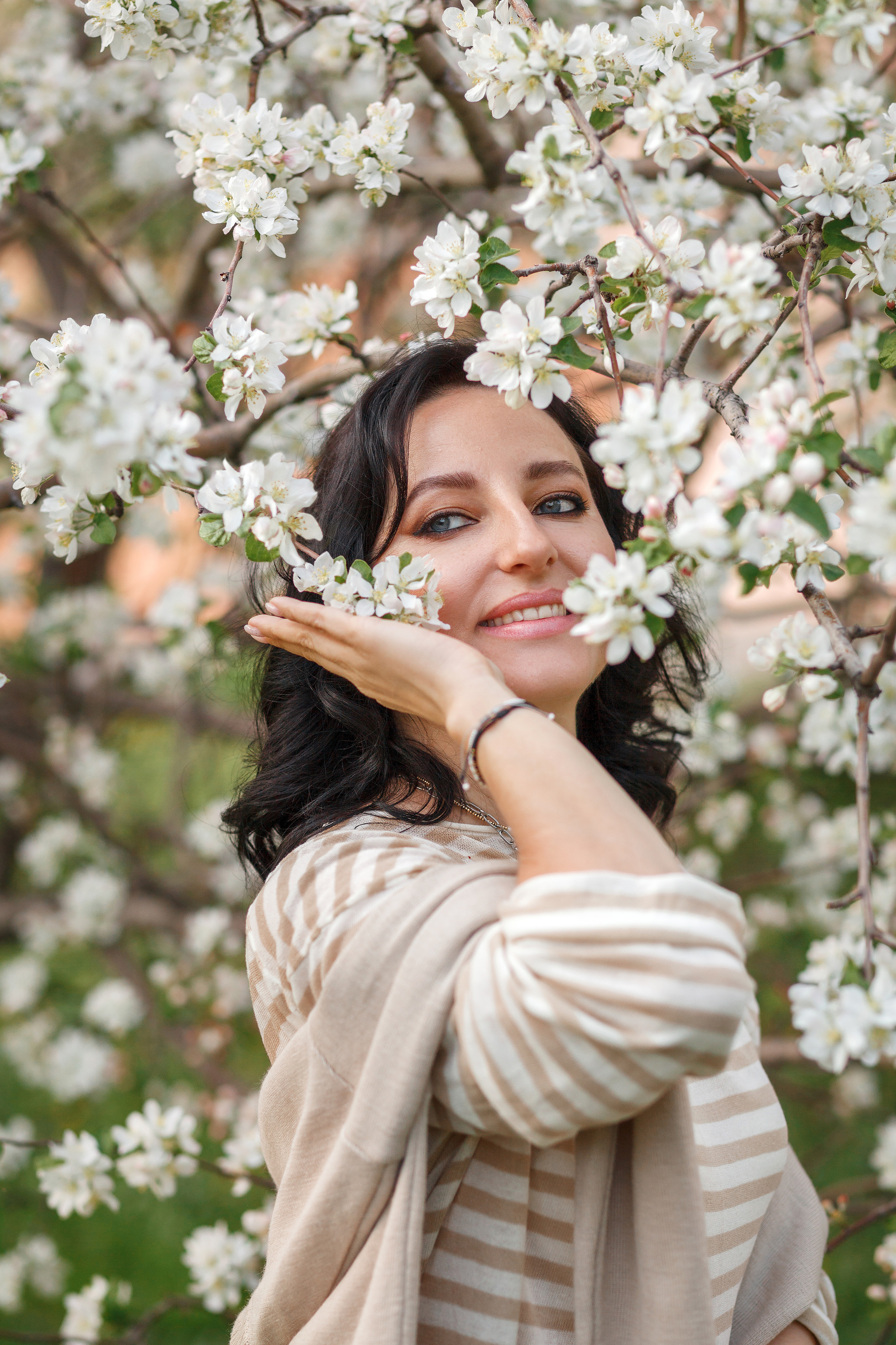 Фотосессия в цветении Екатерина и Матвей. Фотограф в Самаре Юлия Решетнева