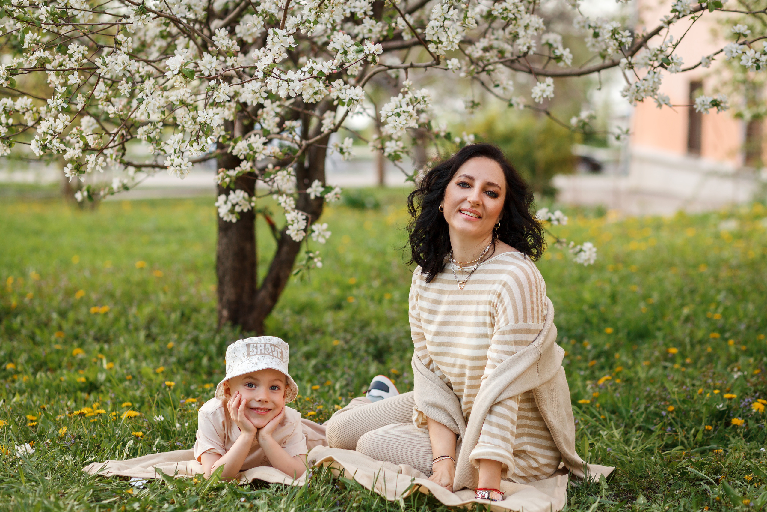 Фотосессия в цветении Екатерина и Матвей. Фотограф в Самаре Юлия Решетнева