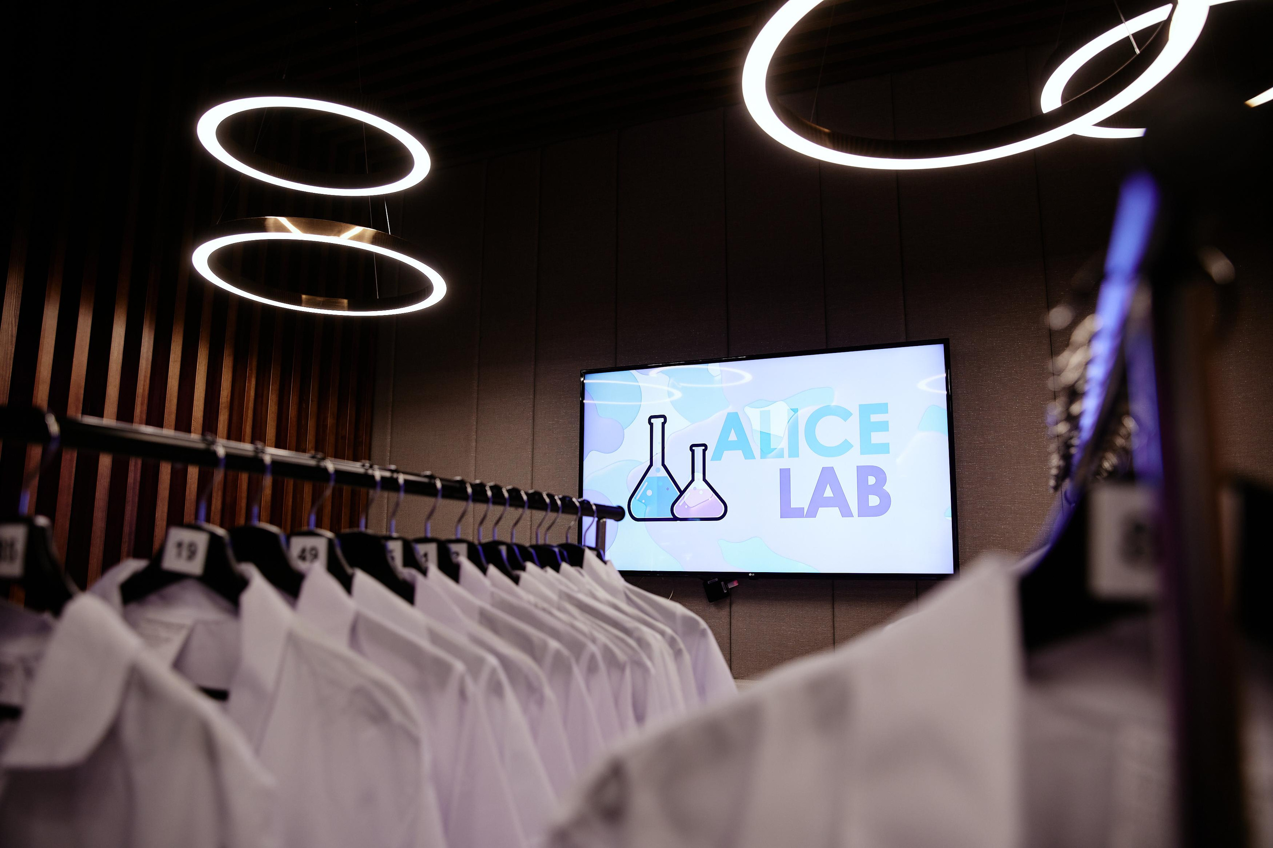 ALICE LAB. Дмитрий Мазуркевич: Профессиональный Репортажный Фотограф