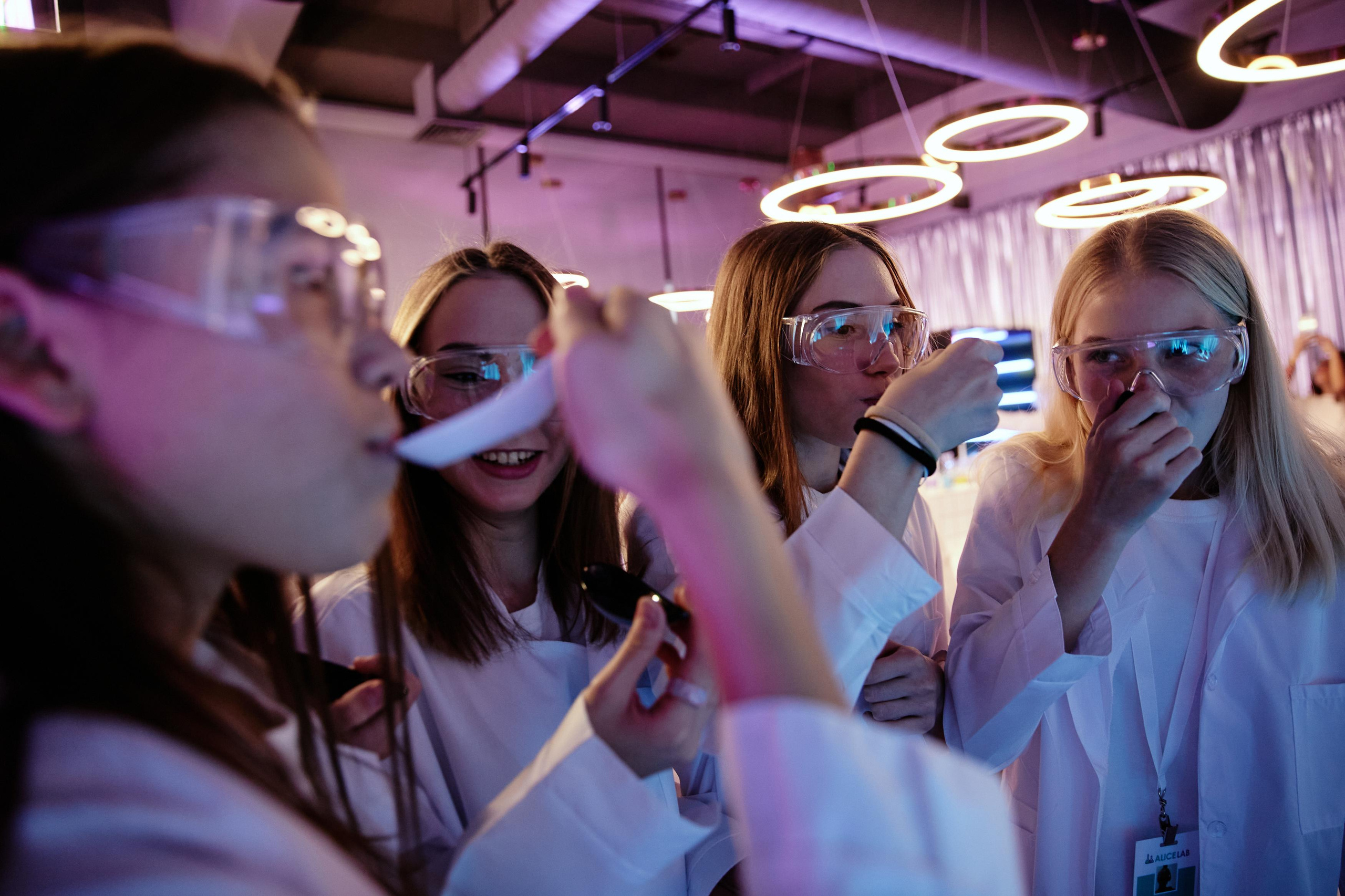 ALICE LAB. Дмитрий Мазуркевич: Профессиональный Репортажный Фотограф