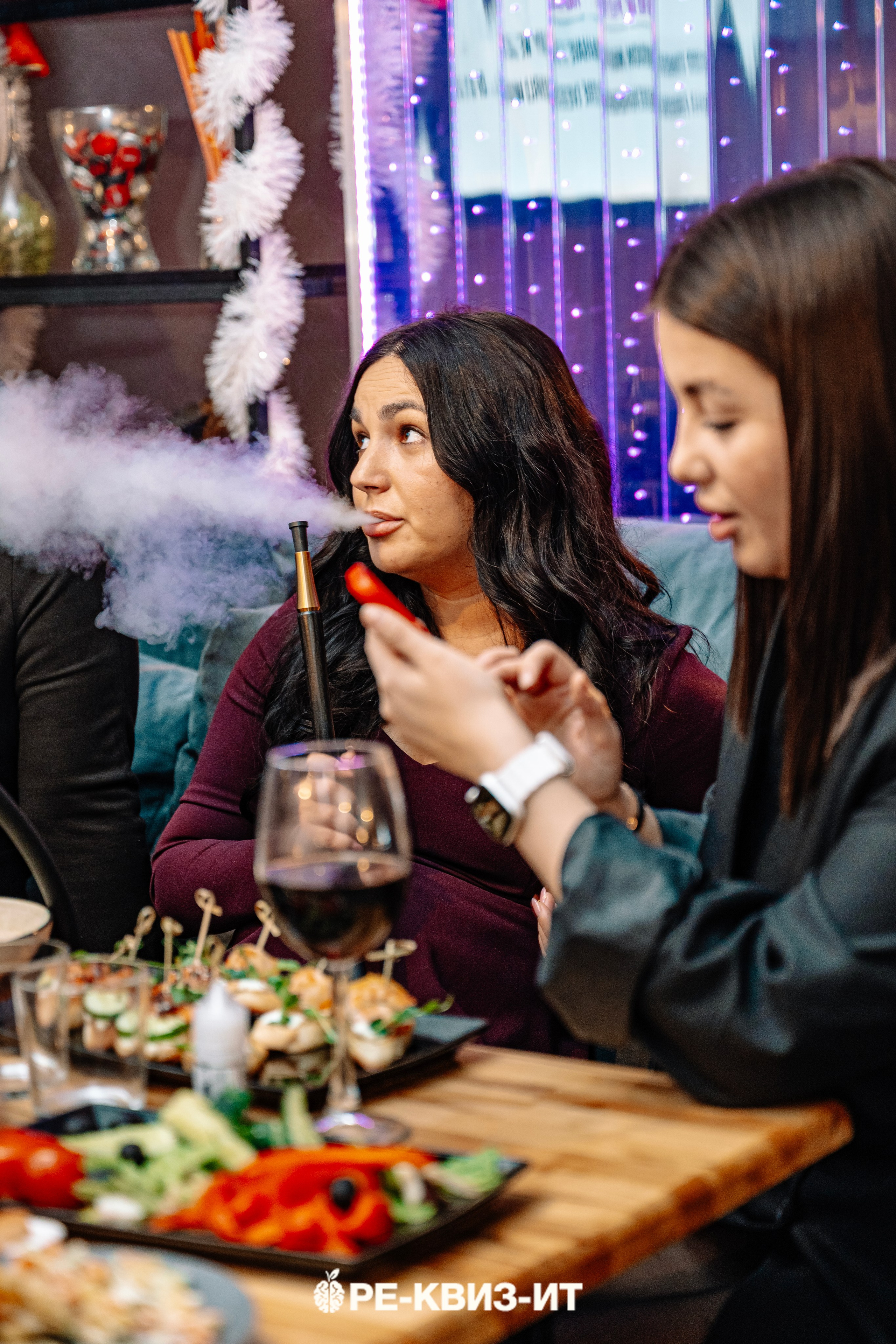 Реквизит — квиз в Зеленодольске и Волжске ZR cafe. Свадебный фотограф в Казани, и Зеленодольске Радик Мухаметов